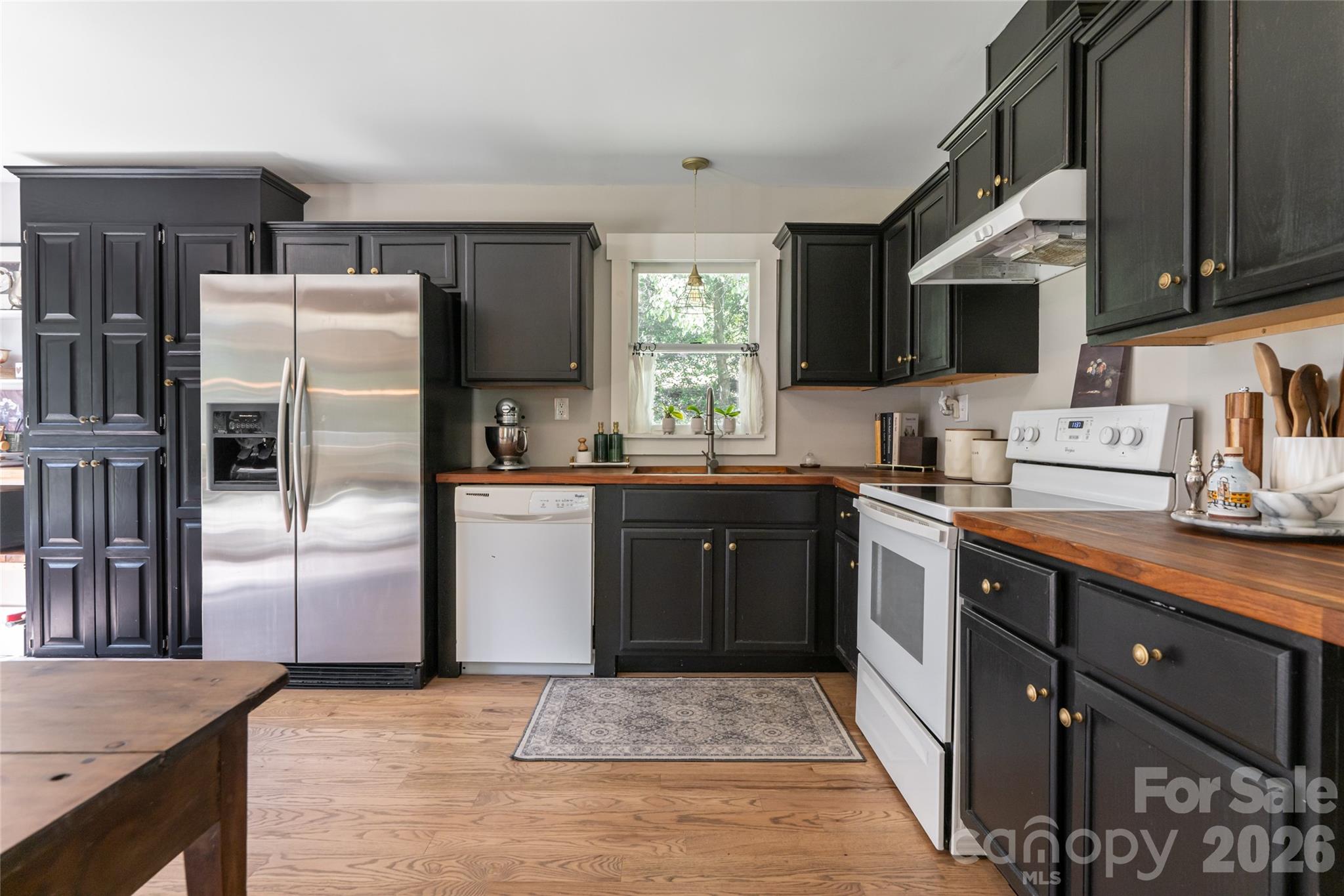 360 Pinners Cove Road — Asheville