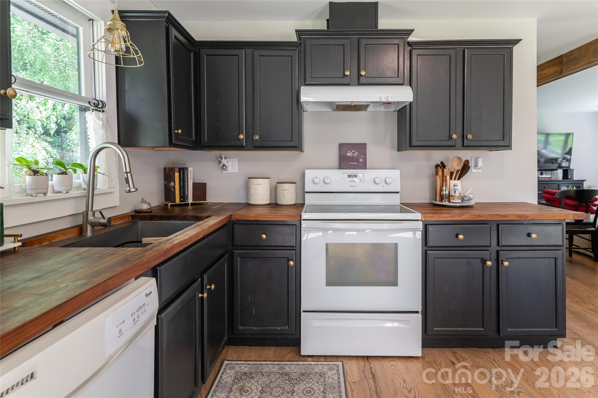 360 Pinners Cove Road — Asheville