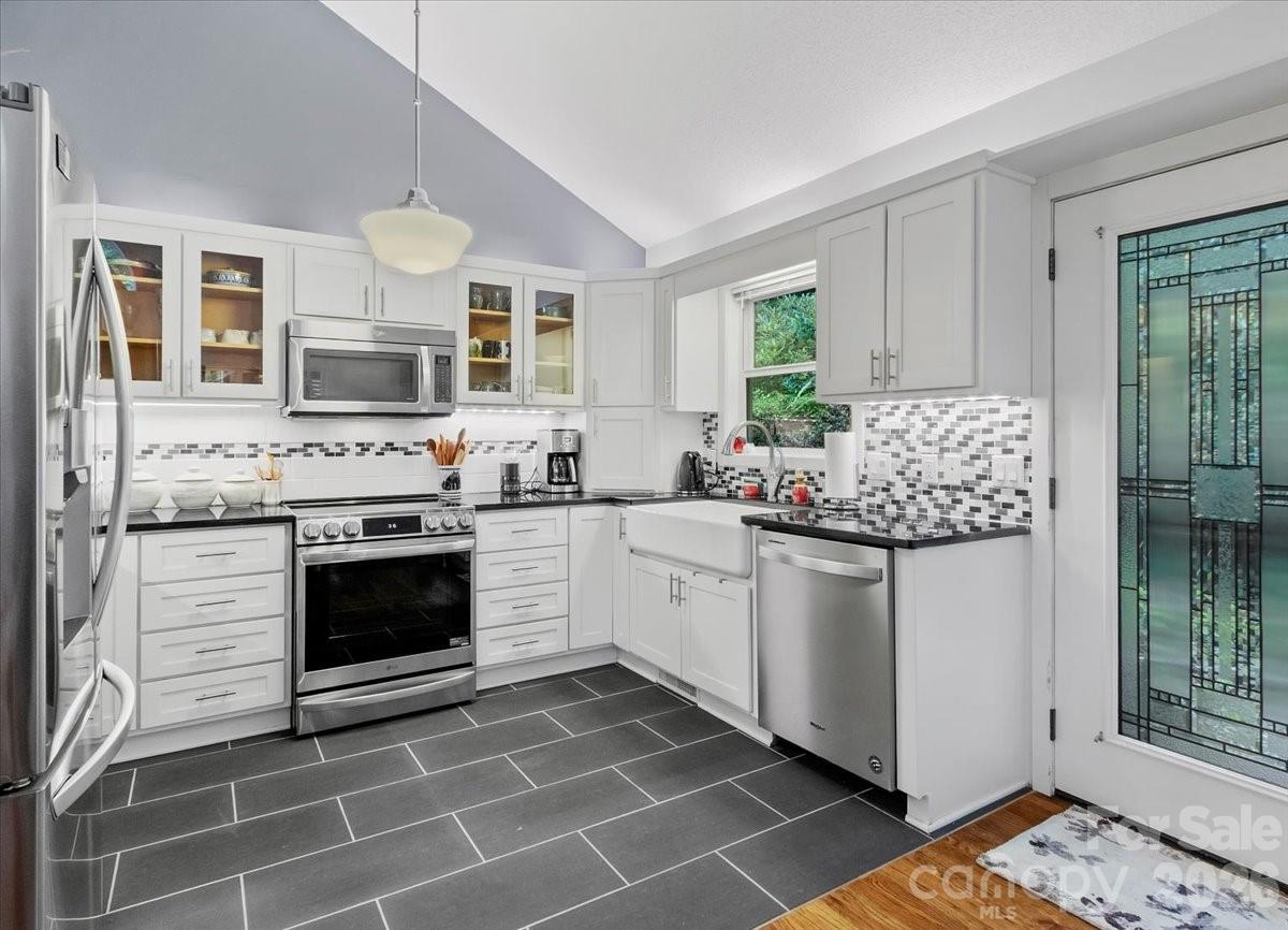 30 Kalmia Cove — Burnsville