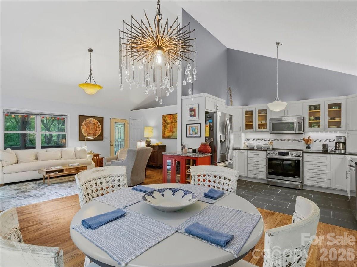 30 Kalmia Cove — Burnsville