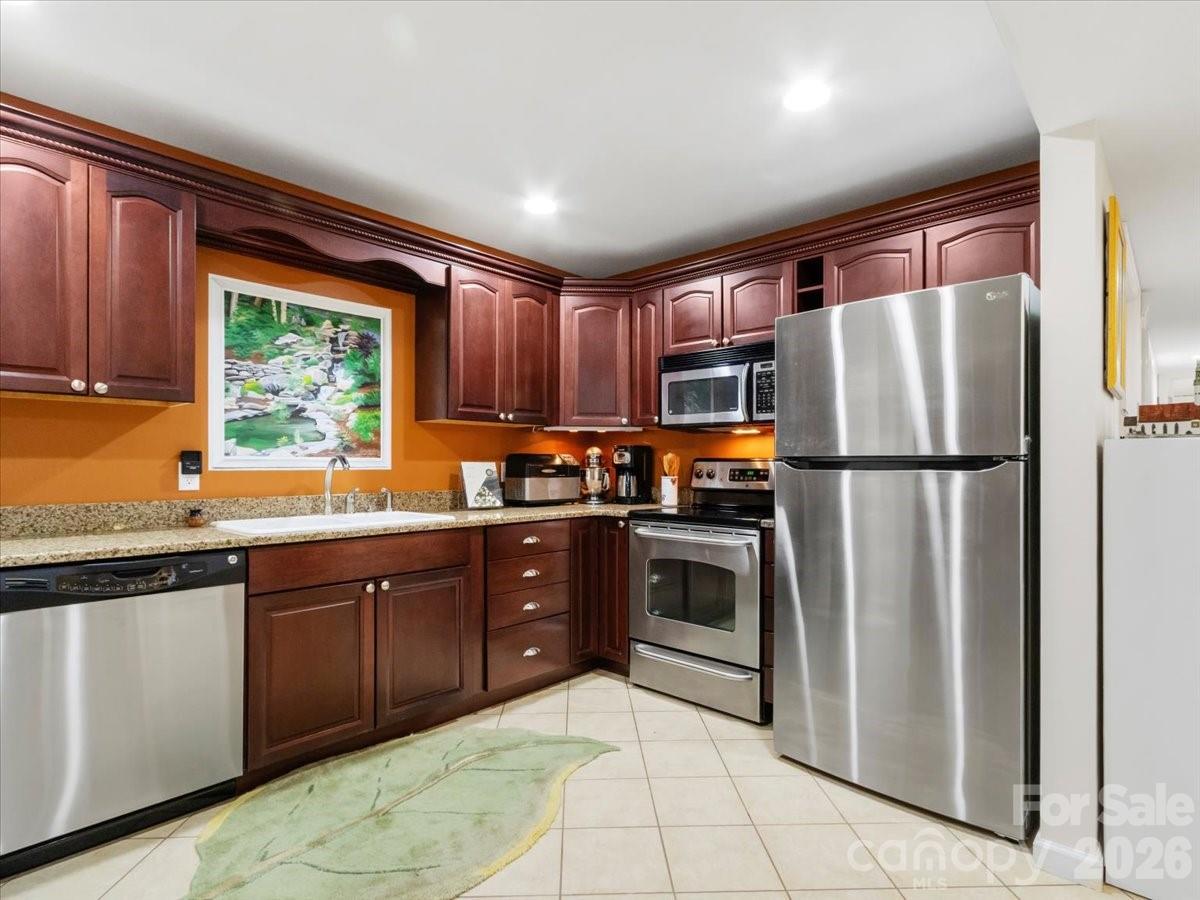 30 Kalmia Cove — Burnsville