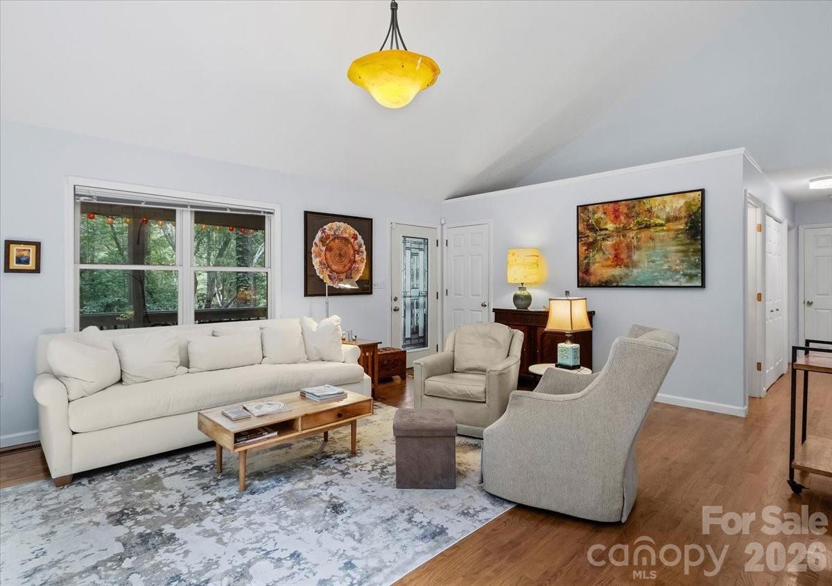 30 Kalmia Cove — Burnsville