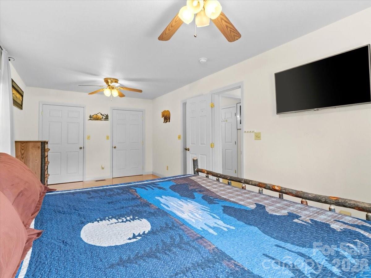 49 Pinnacle Road — Burnsville
