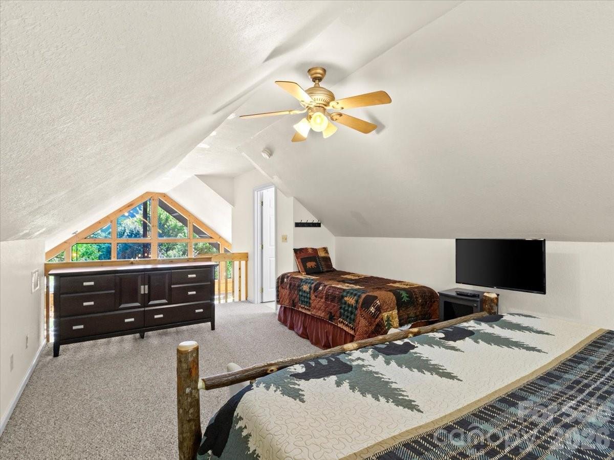 49 Pinnacle Road — Burnsville