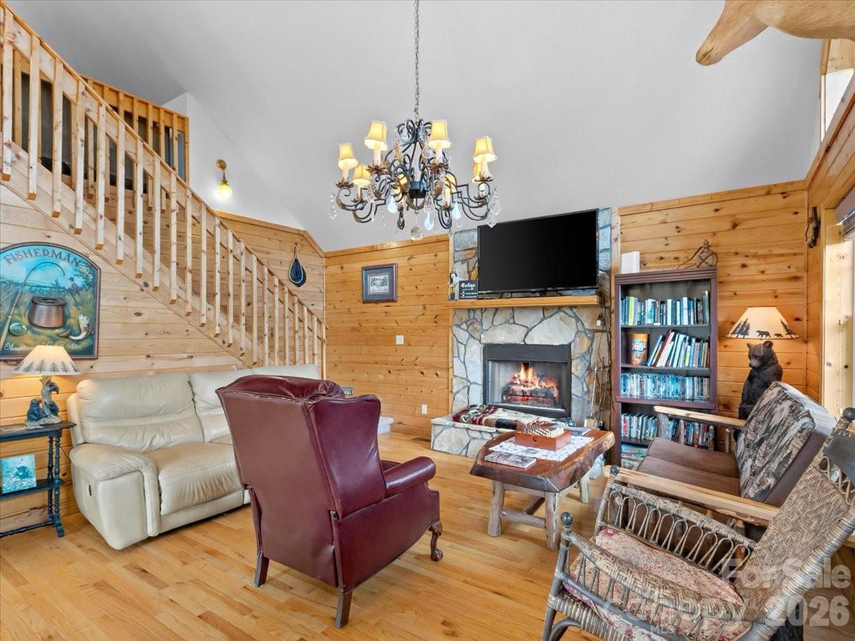 49 Pinnacle Road — Burnsville