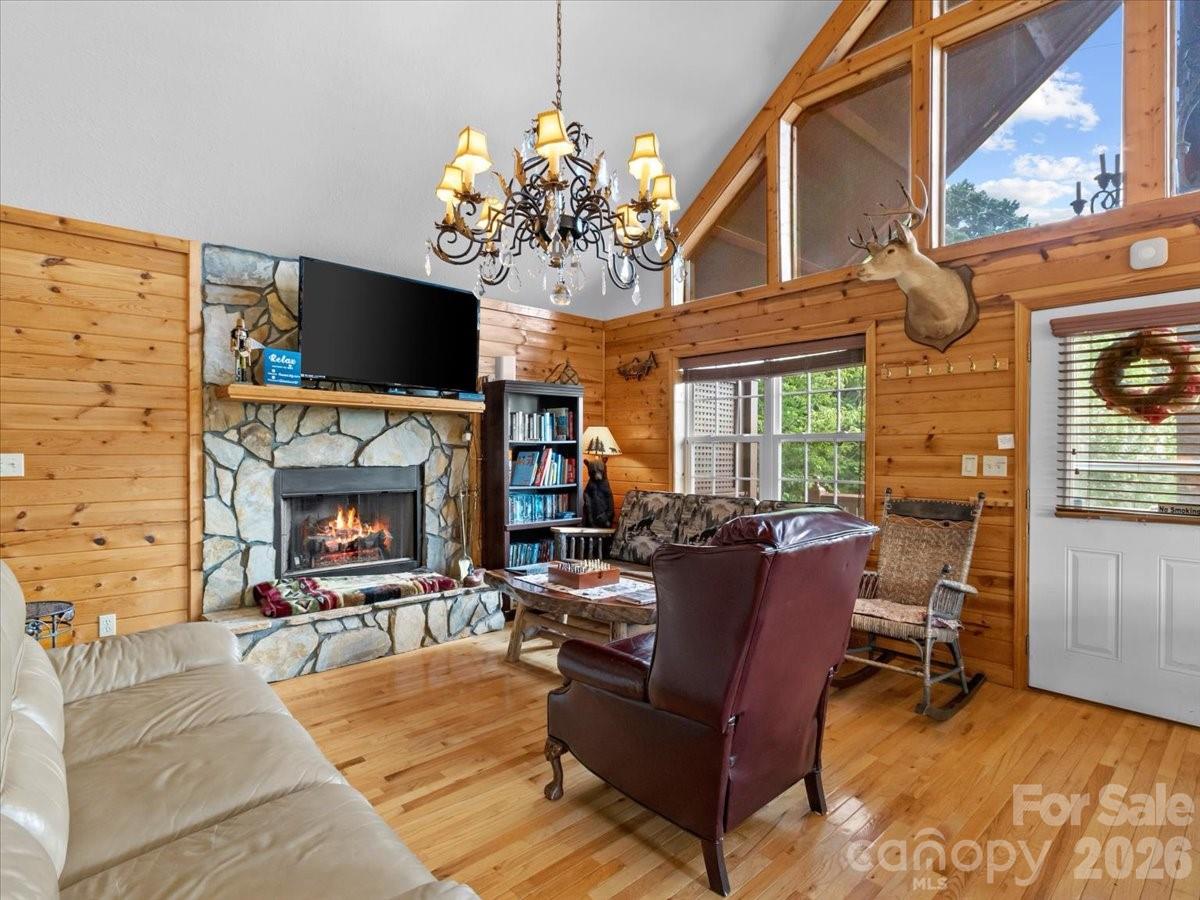 49 Pinnacle Road — Burnsville