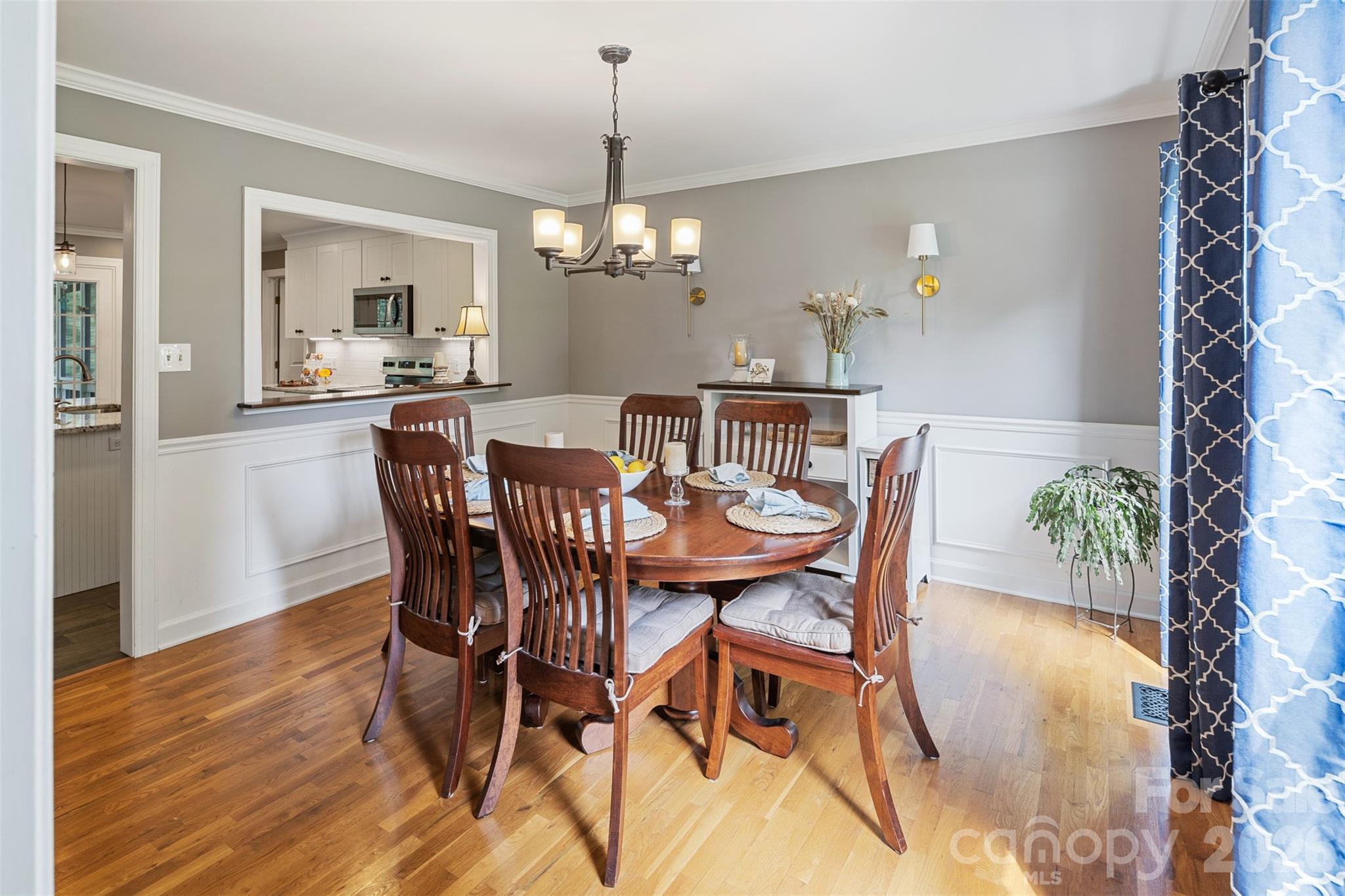 1413 Windemere Lane — Hickory