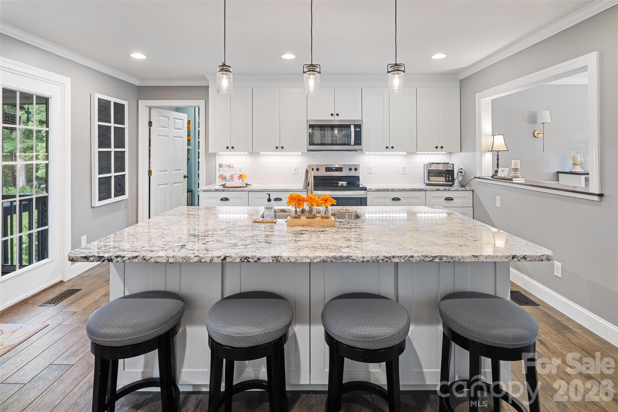 1413 Windemere Lane — Hickory