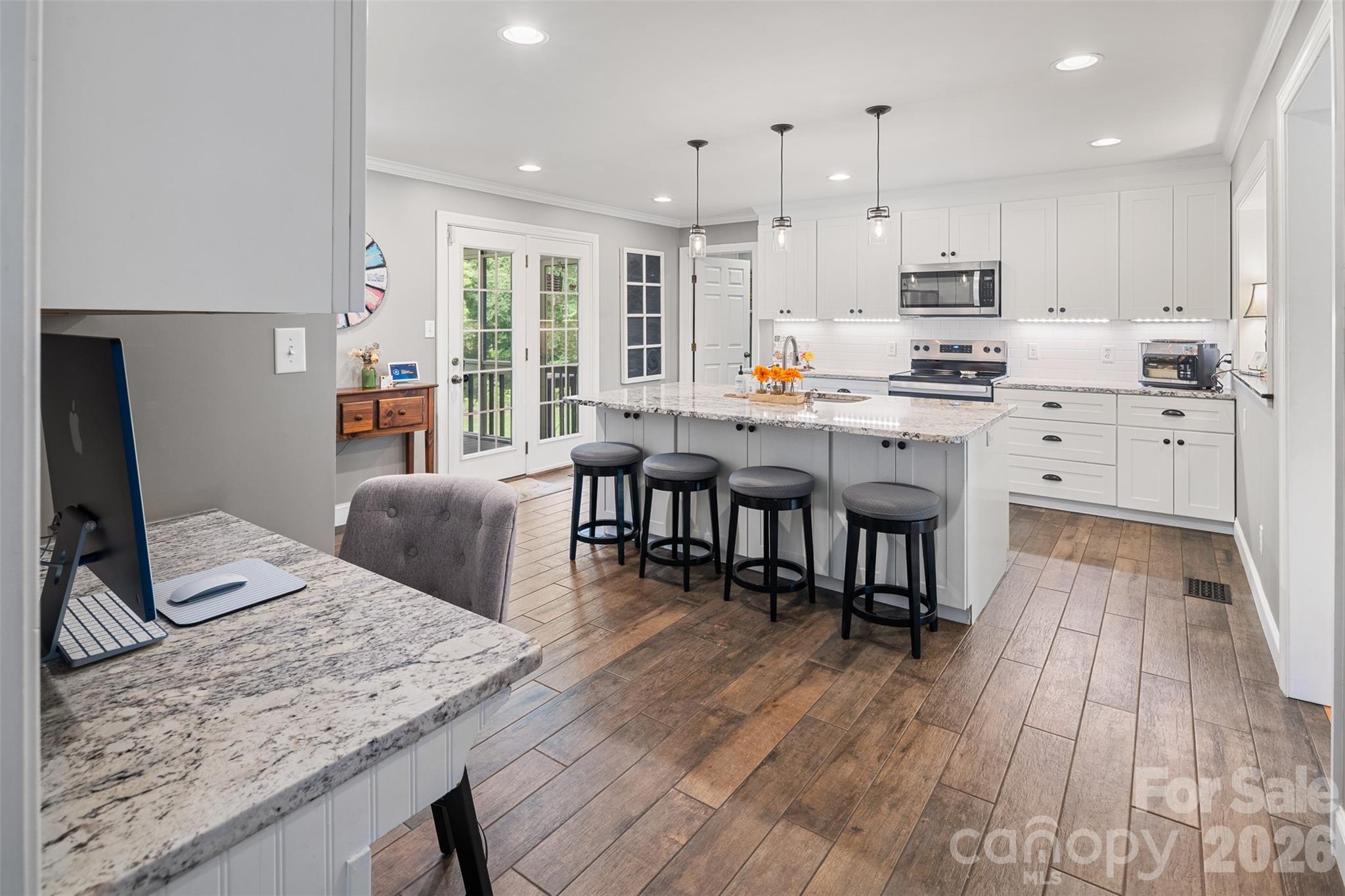 1413 Windemere Lane — Hickory