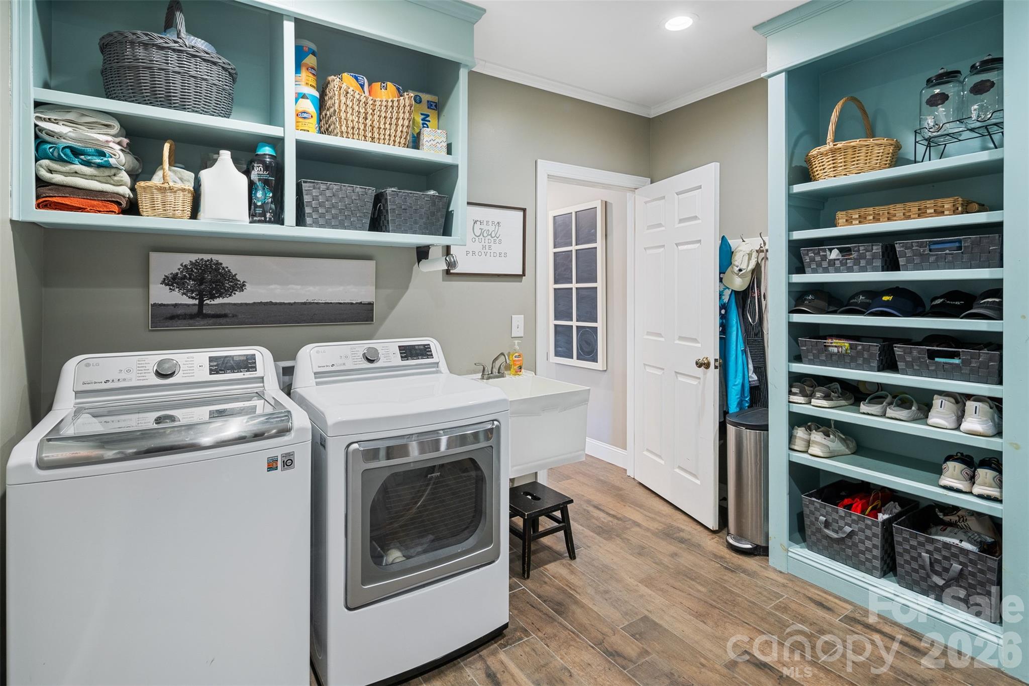 1413 Windemere Lane — Hickory