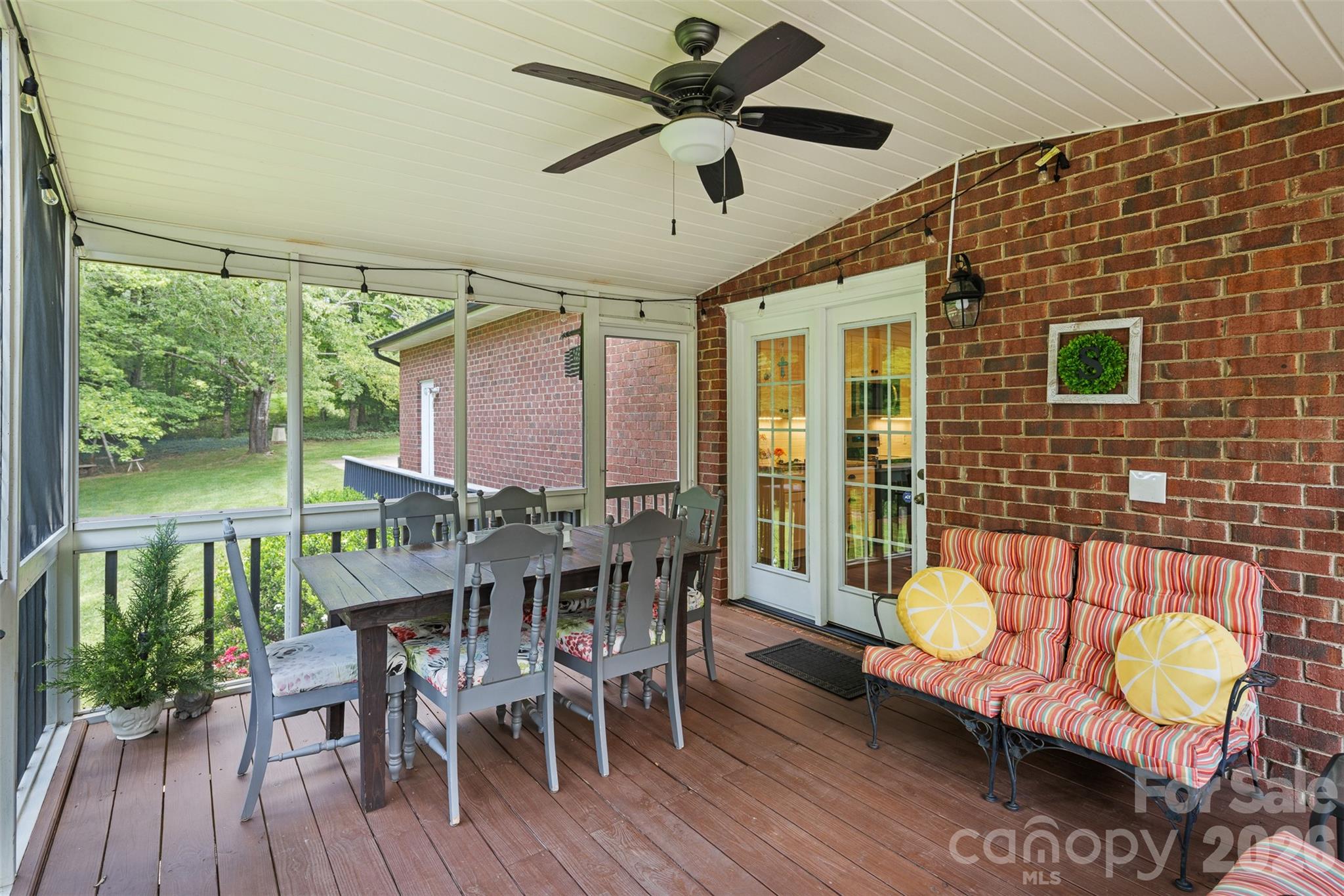 1413 Windemere Lane — Hickory