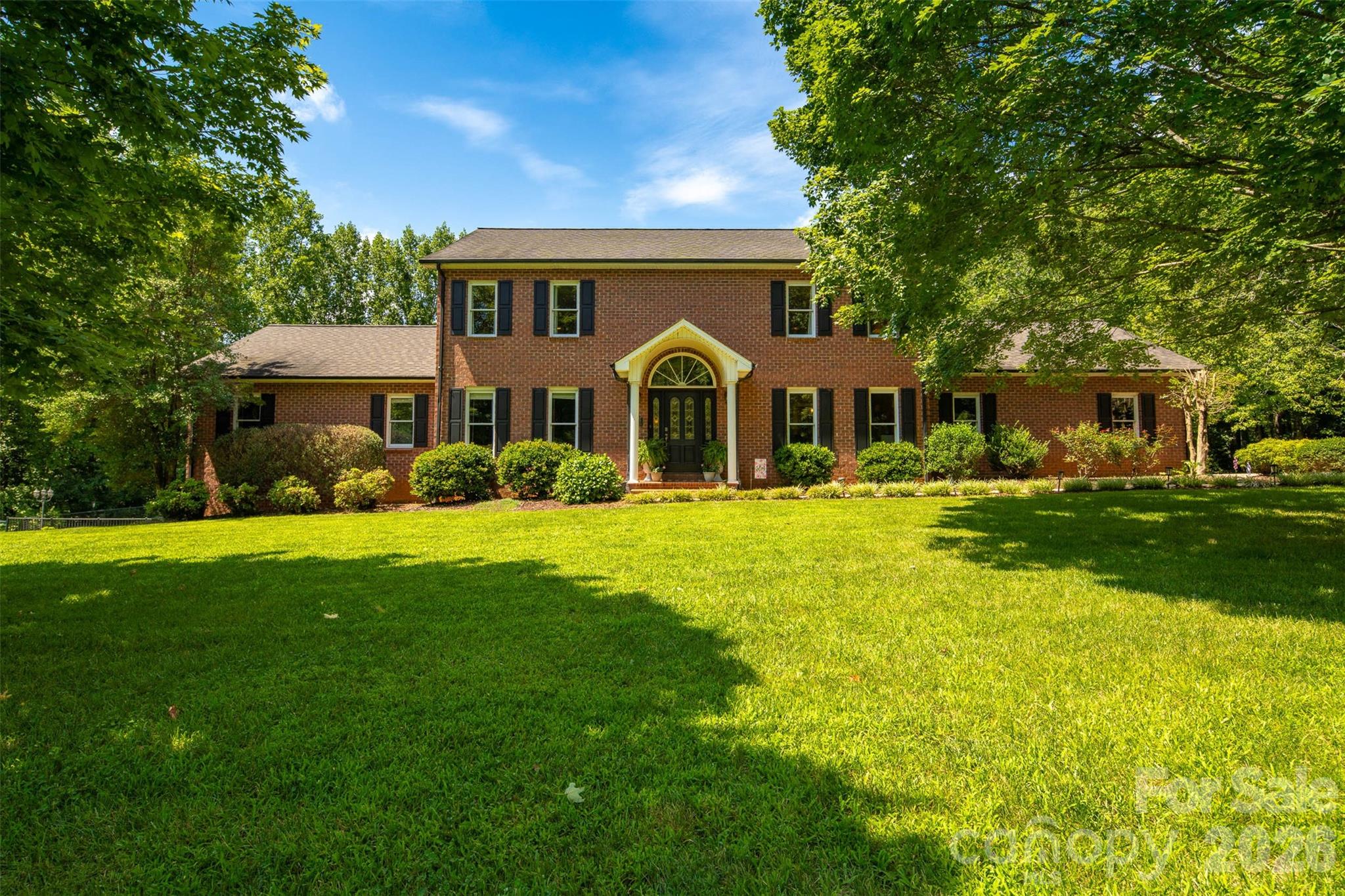 1413 Windemere Lane — Hickory