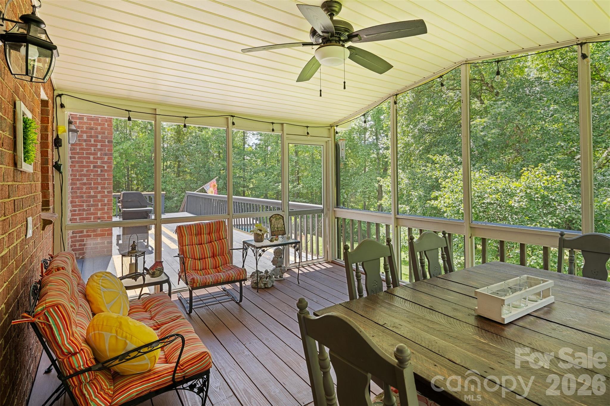 1413 Windemere Lane — Hickory