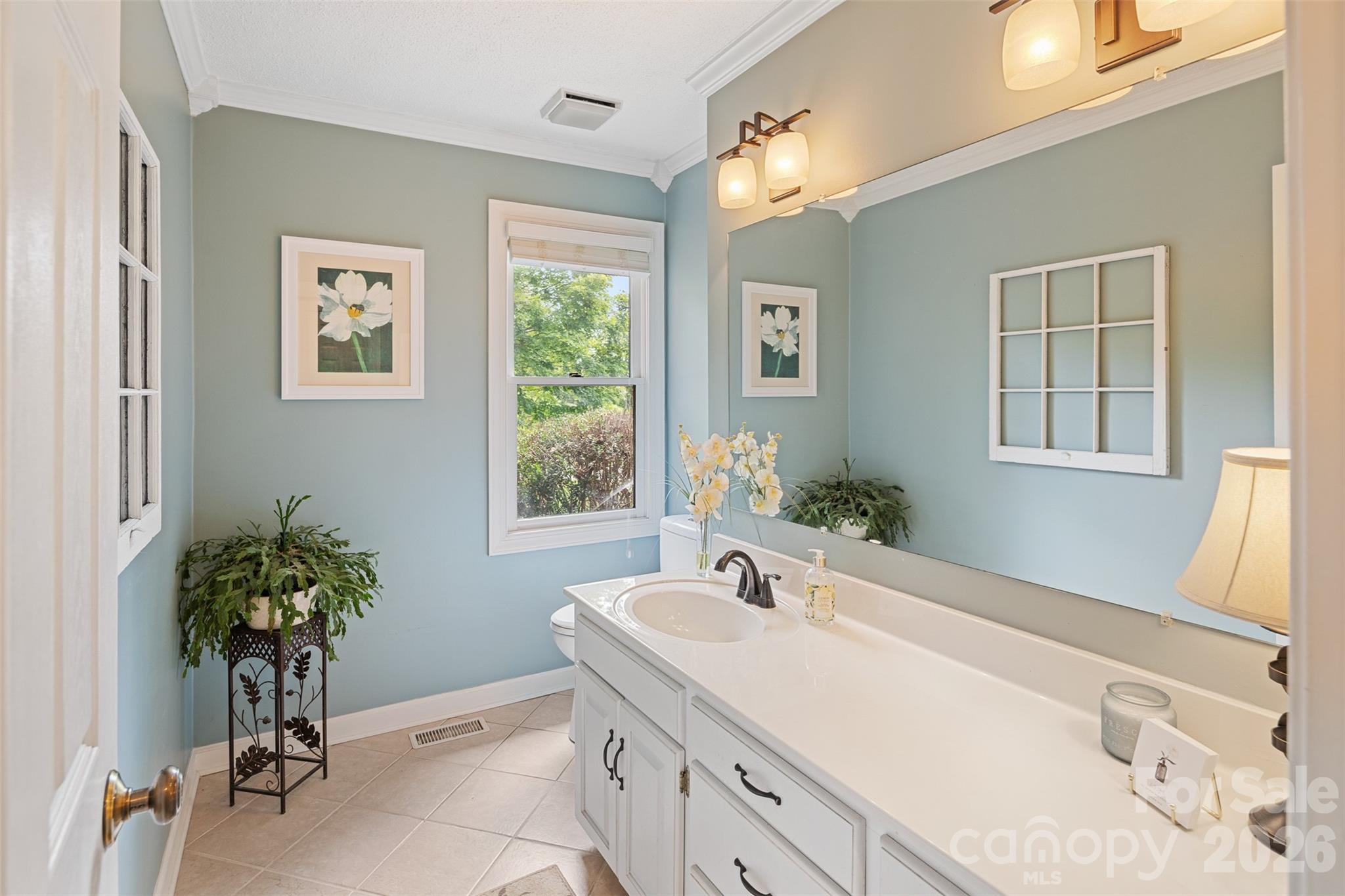 1413 Windemere Lane — Hickory