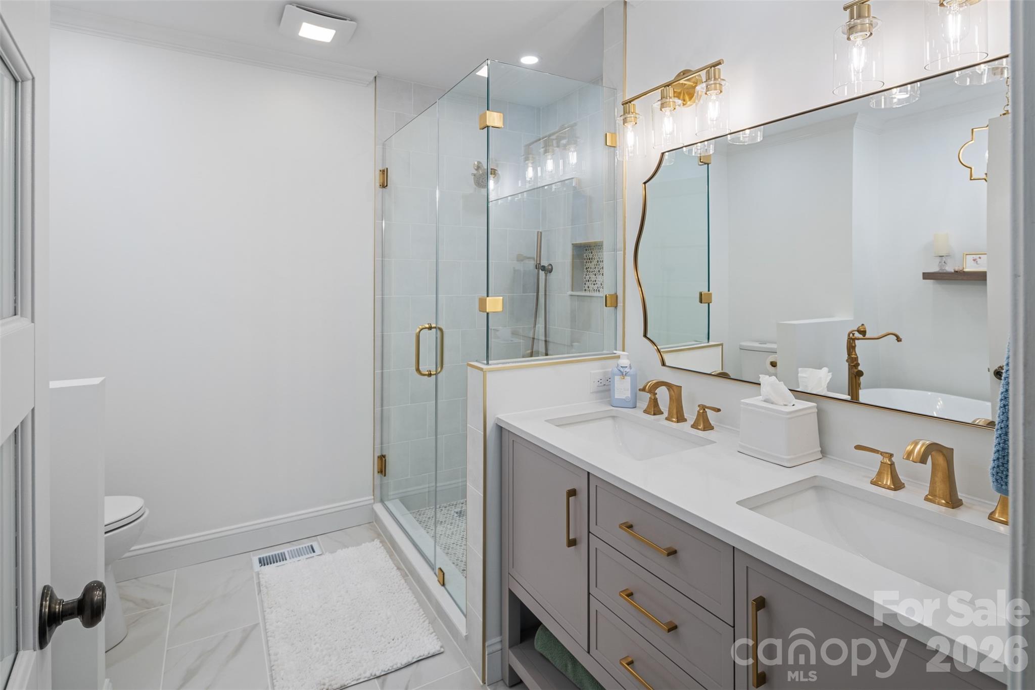 1413 Windemere Lane — Hickory
