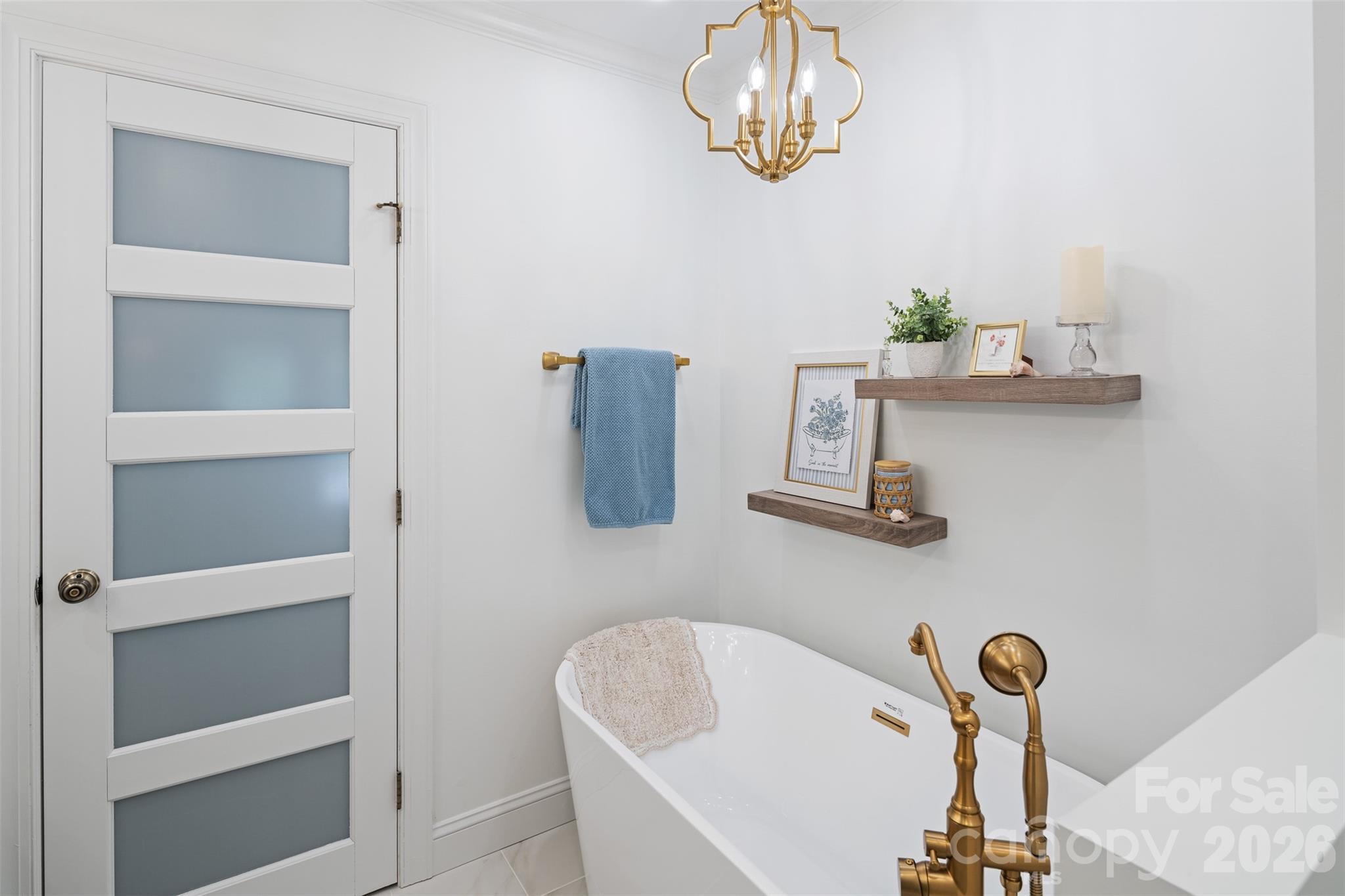1413 Windemere Lane — Hickory