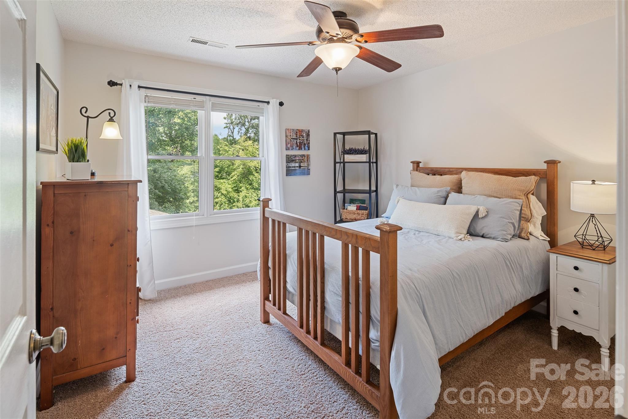 1413 Windemere Lane — Hickory