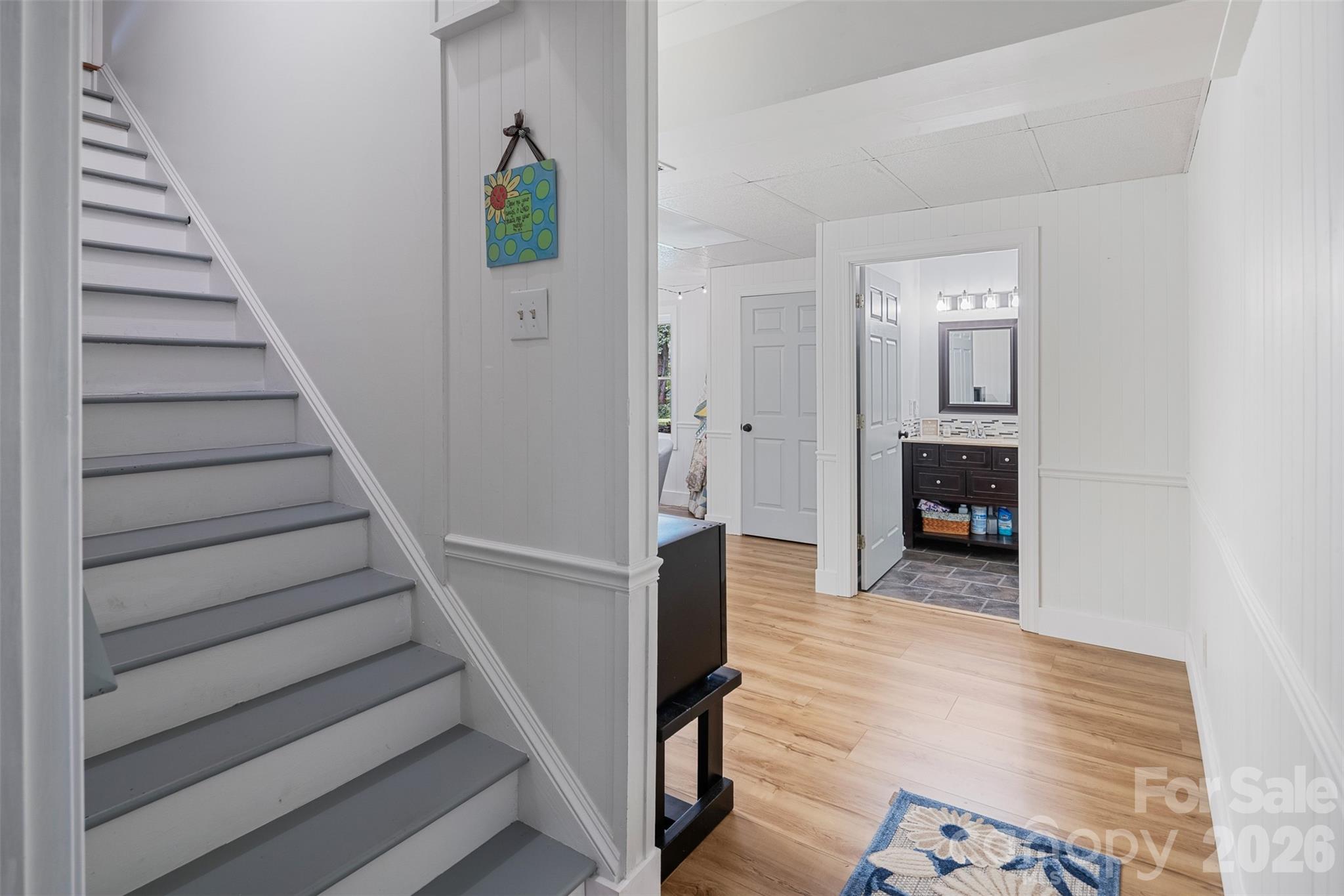 1413 Windemere Lane — Hickory