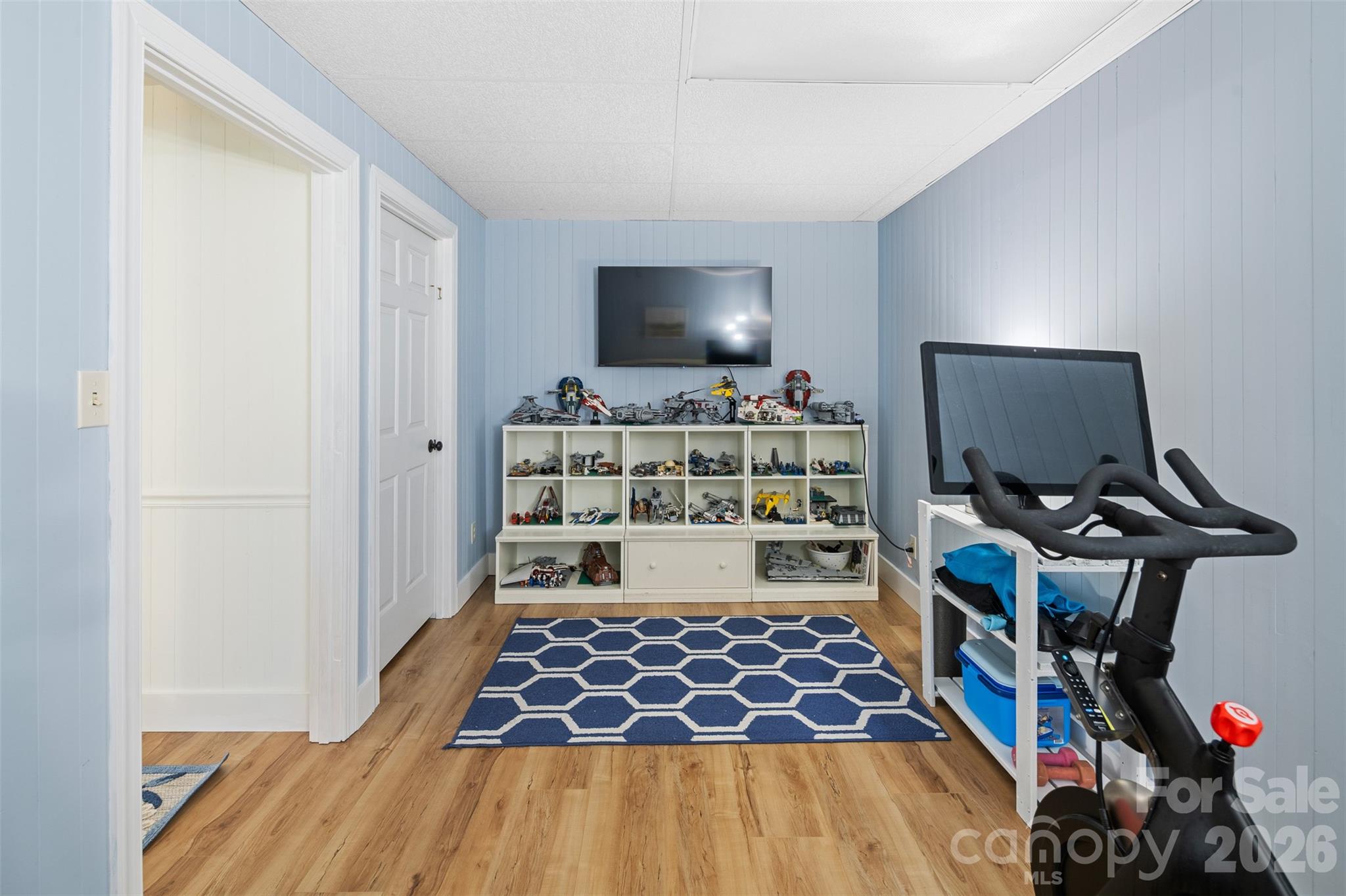 1413 Windemere Lane — Hickory