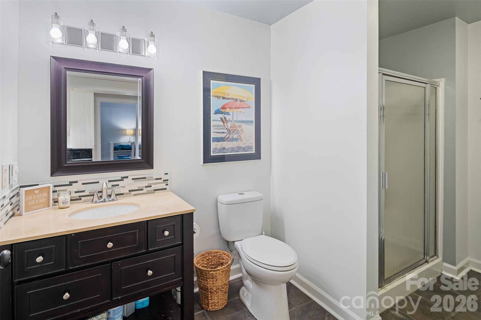 1413 Windemere Lane — Hickory