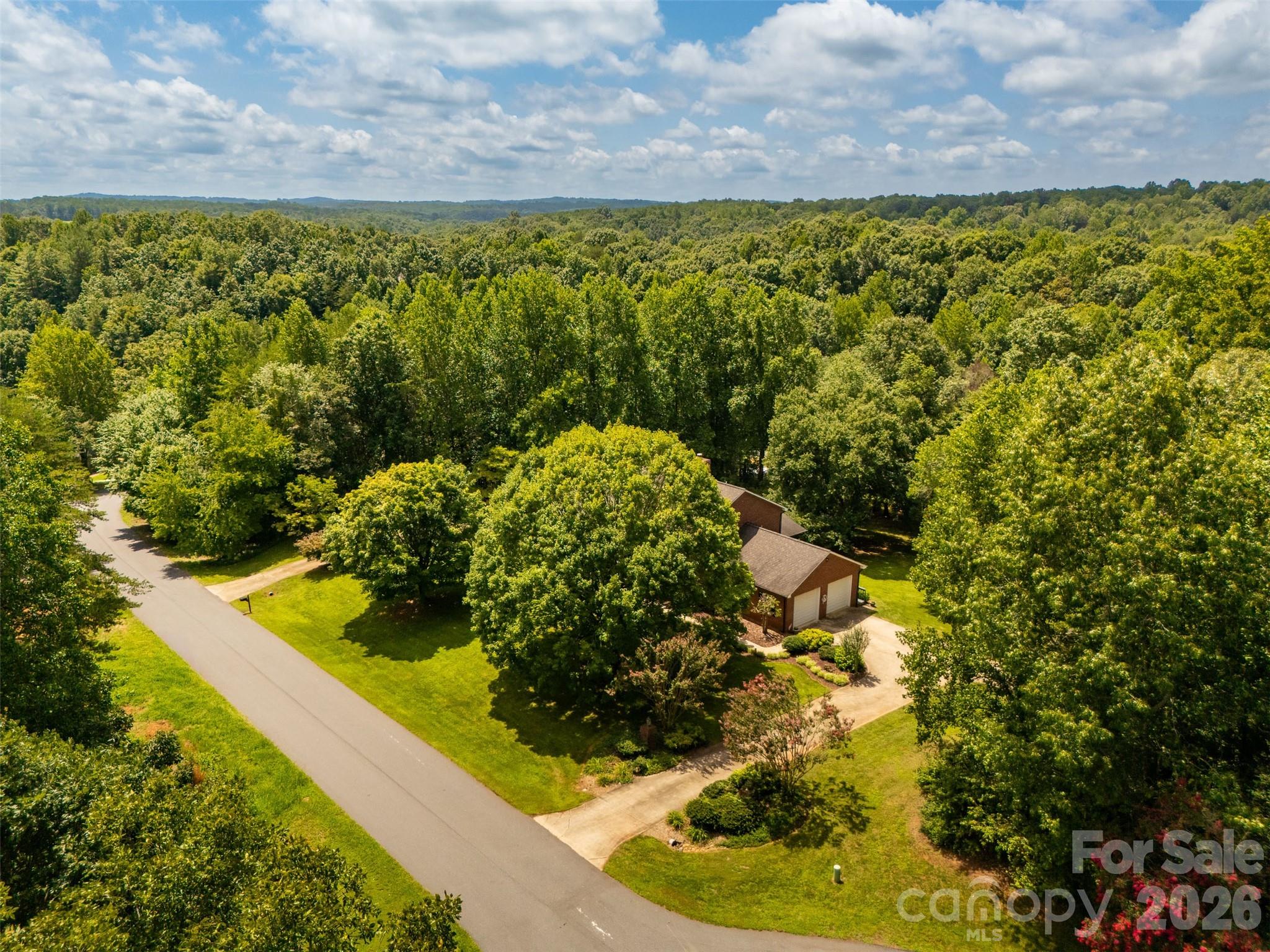 1413 Windemere Lane — Hickory