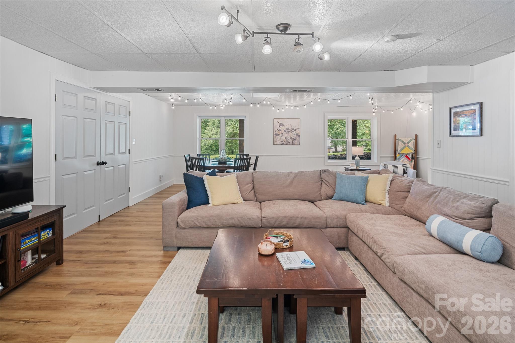 1413 Windemere Lane — Hickory