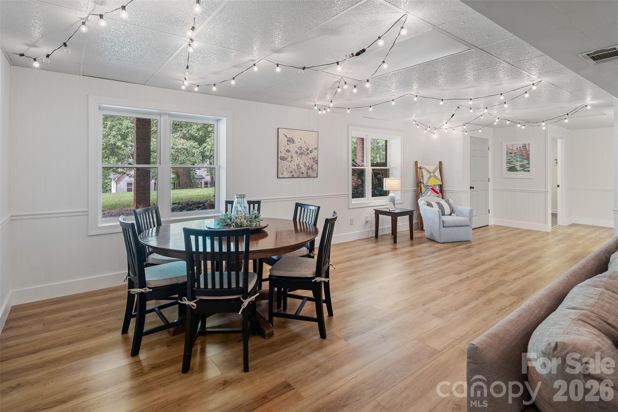1413 Windemere Lane — Hickory