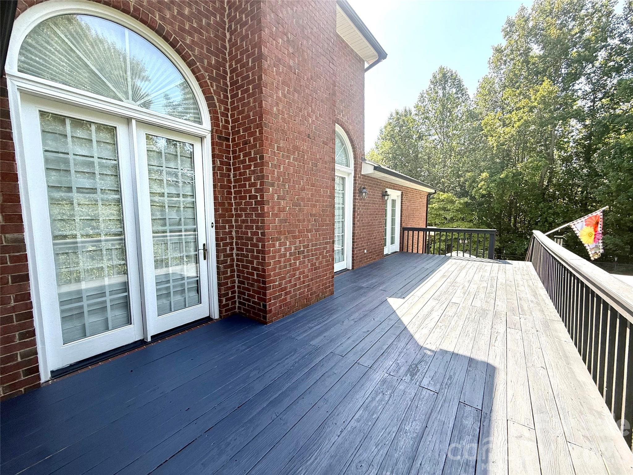 1413 Windemere Lane — Hickory