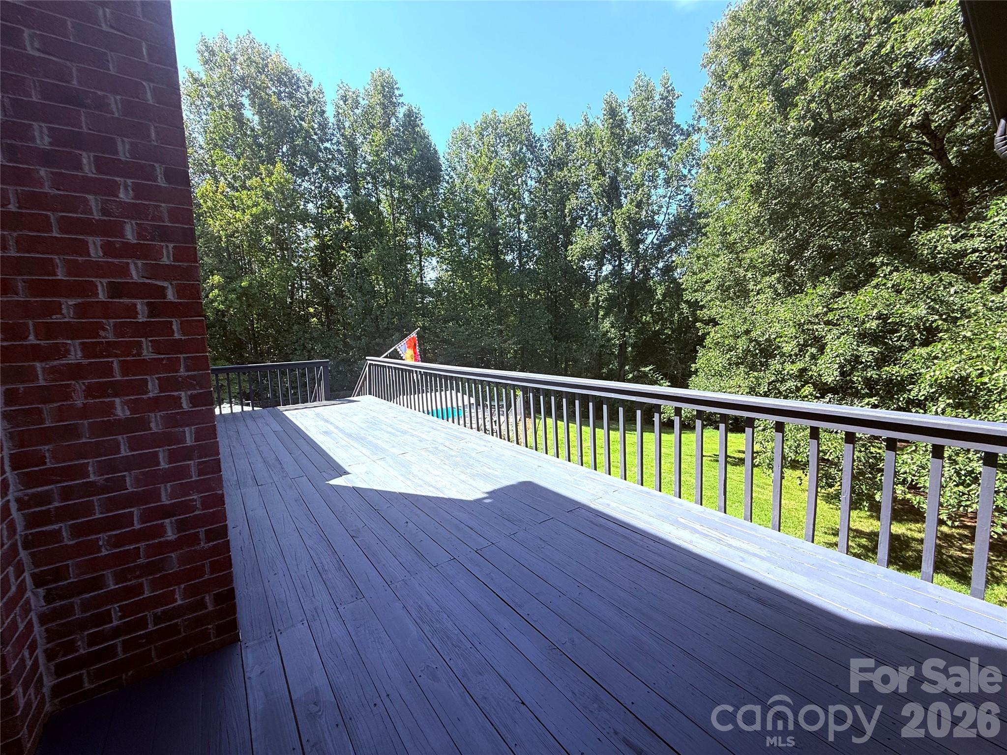 1413 Windemere Lane — Hickory