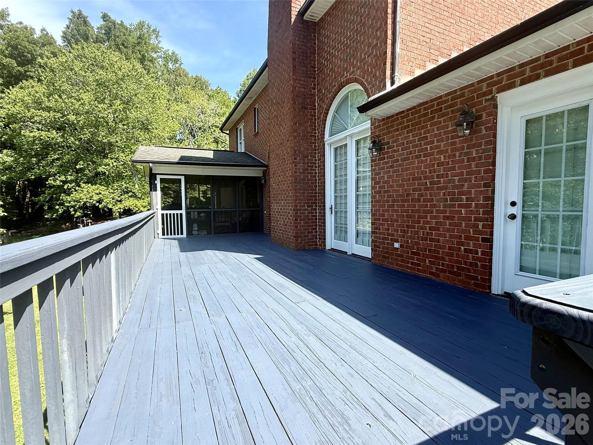 1413 Windemere Lane — Hickory