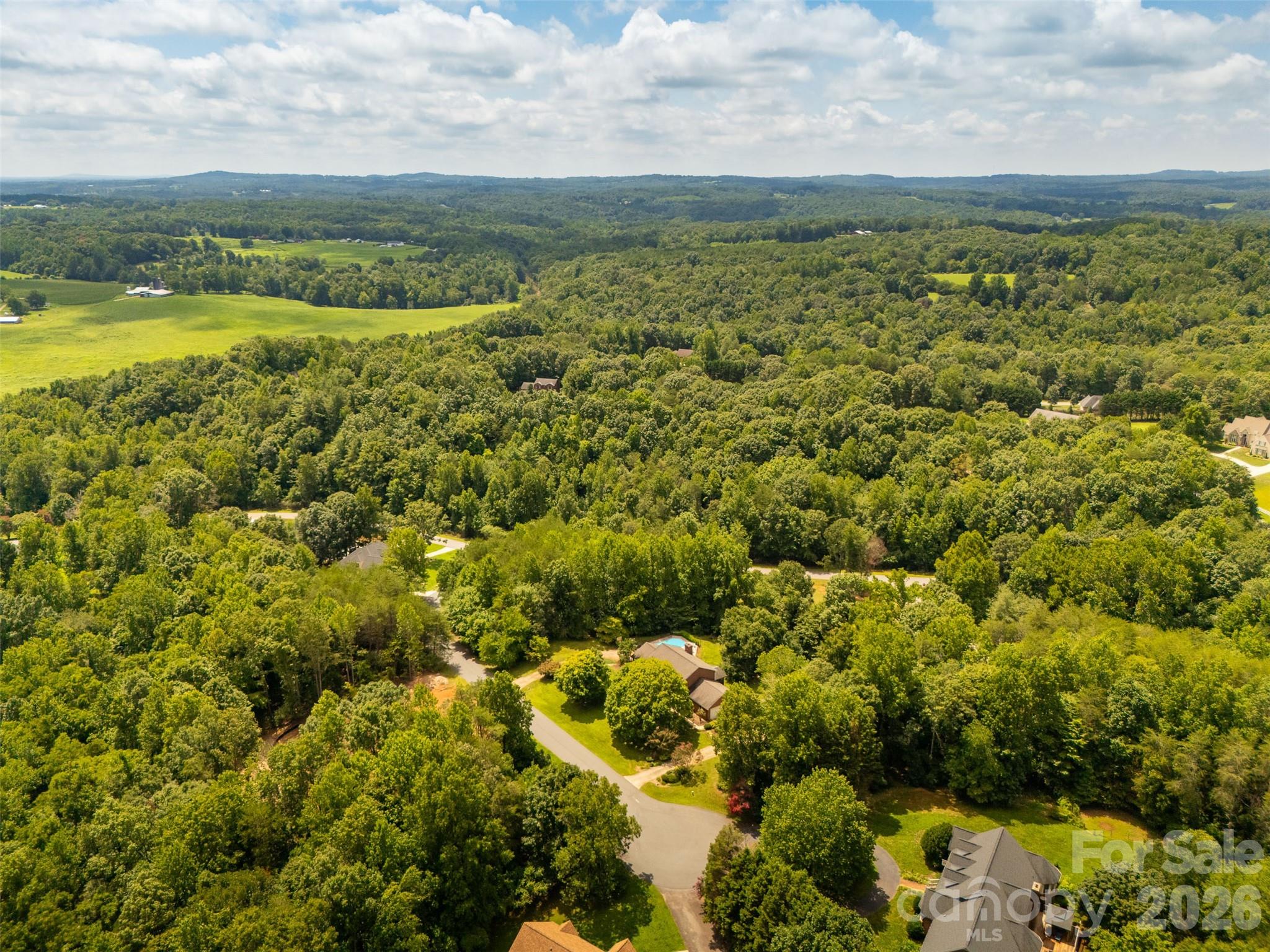 1413 Windemere Lane — Hickory