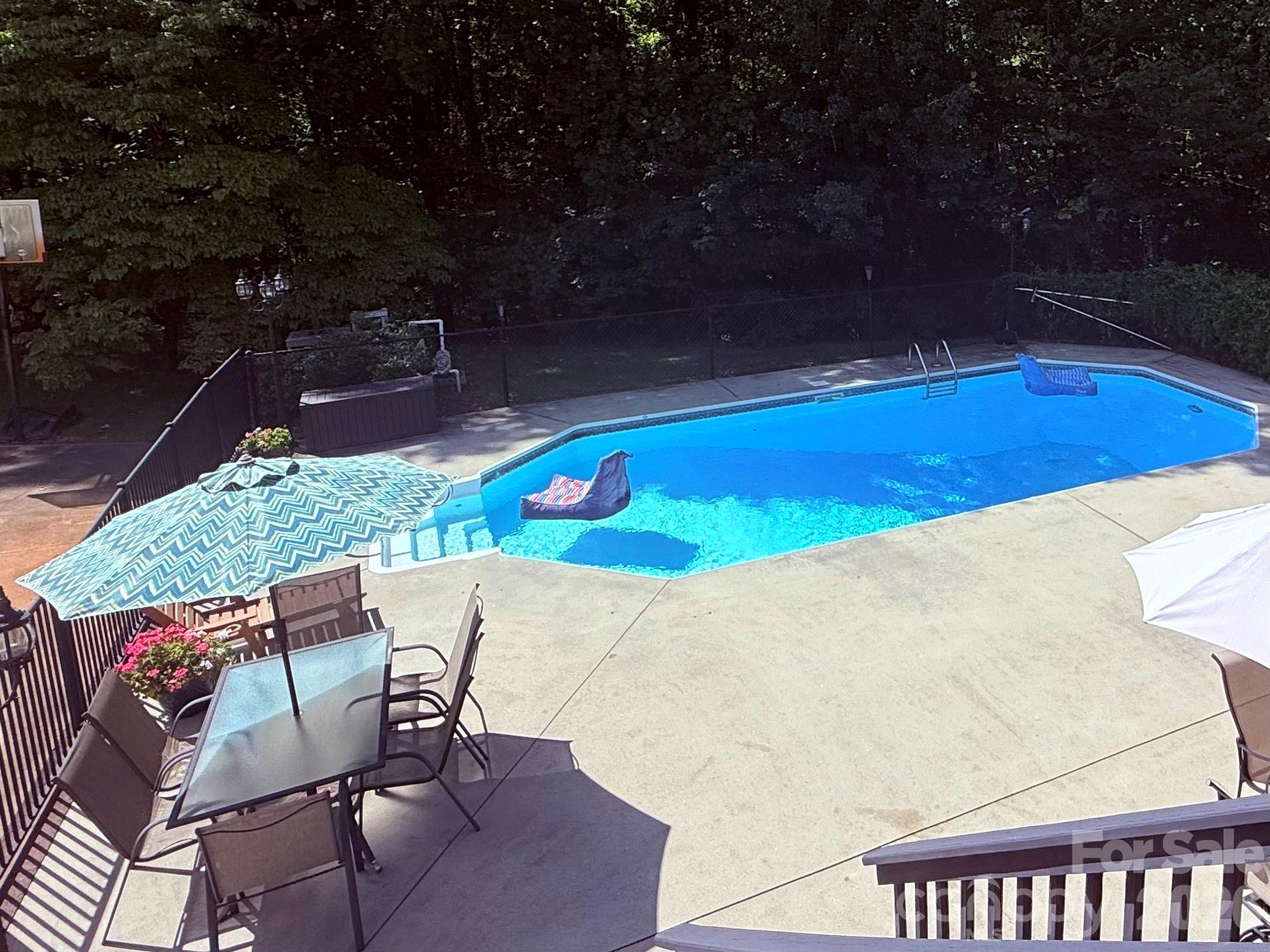 1413 Windemere Lane — Hickory