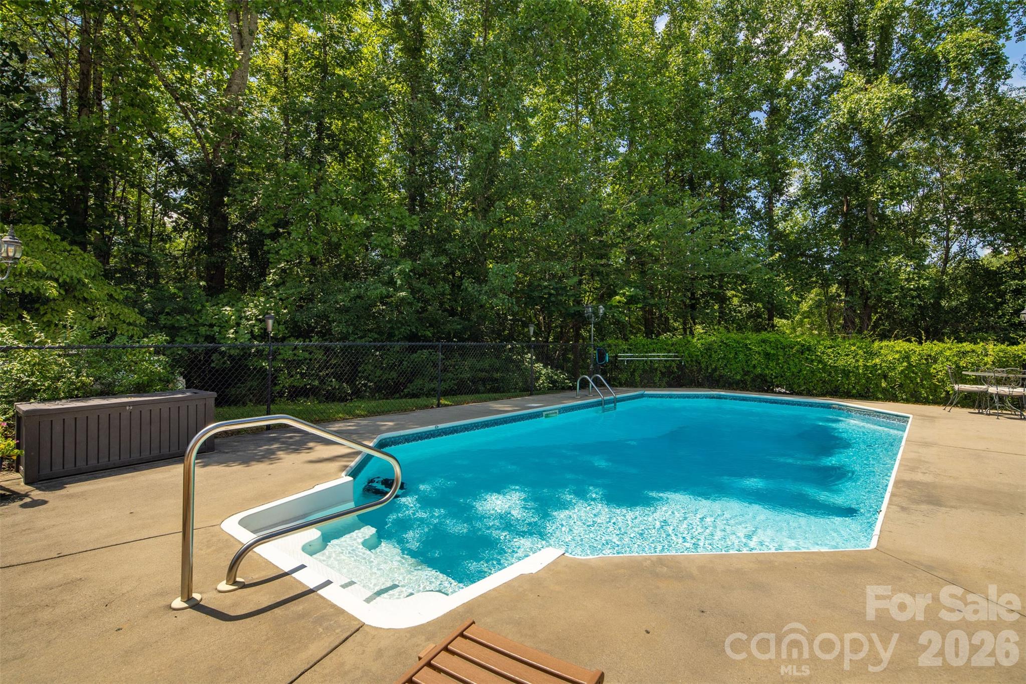 1413 Windemere Lane — Hickory