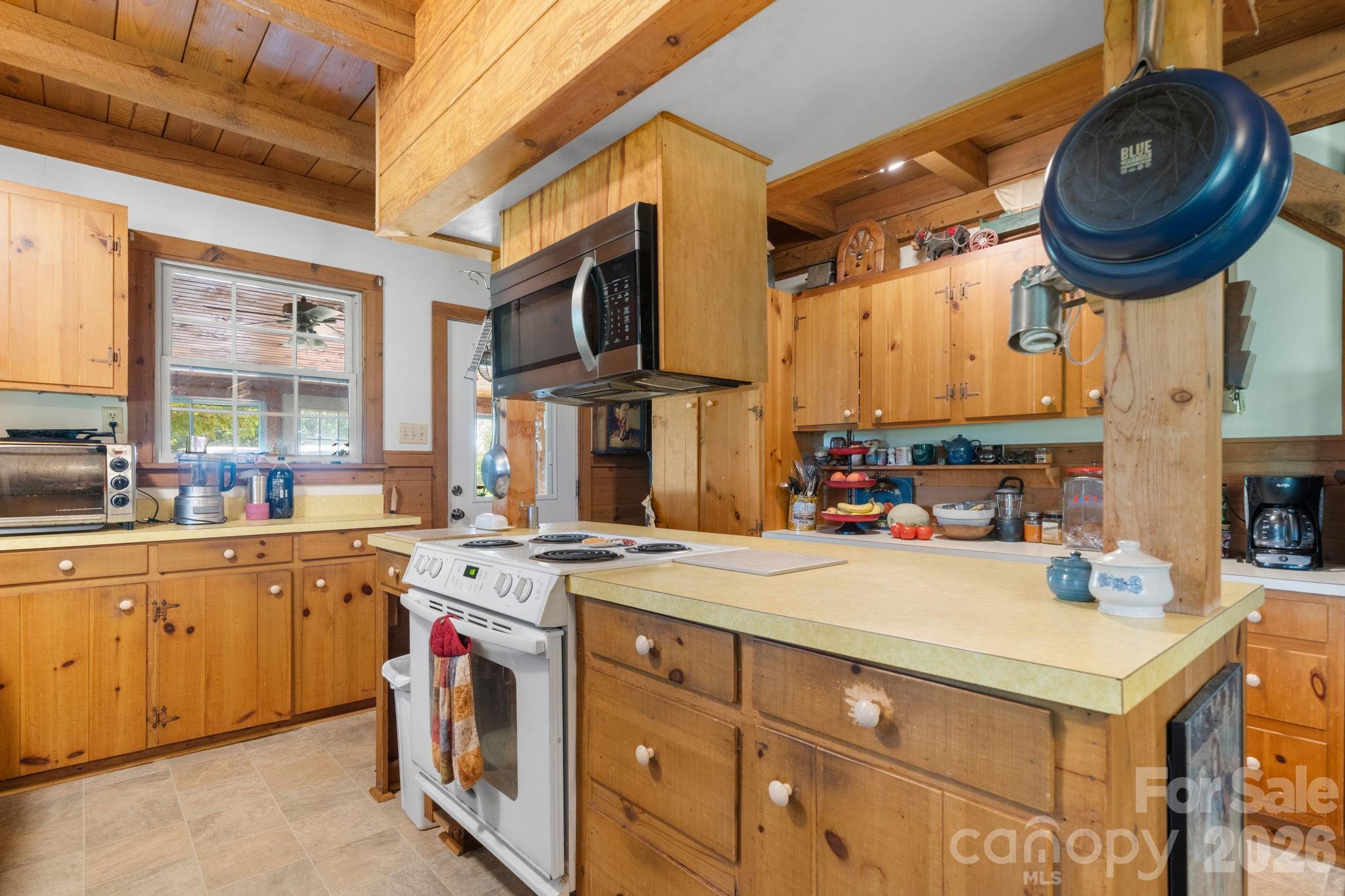 2097 Hermit Trail — Newton