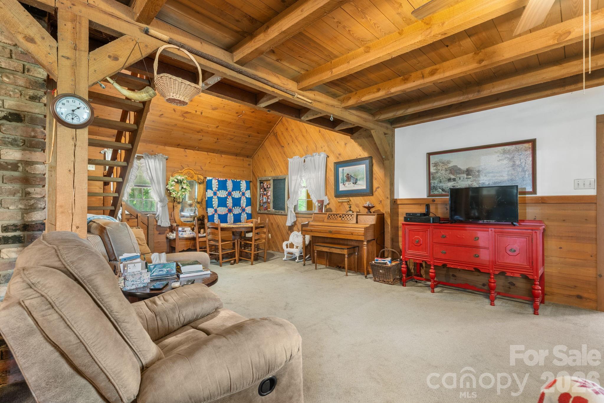 2097 Hermit Trail — Newton