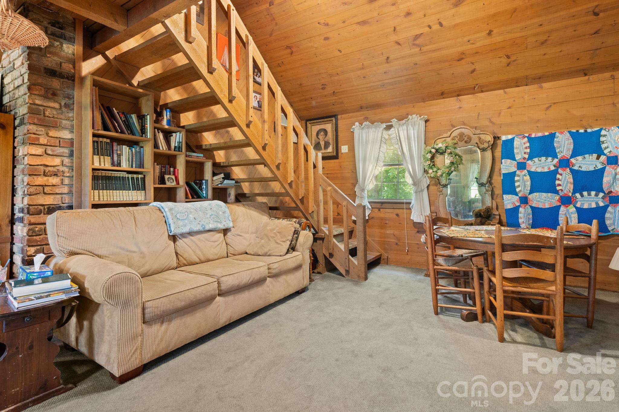 2097 Hermit Trail — Newton