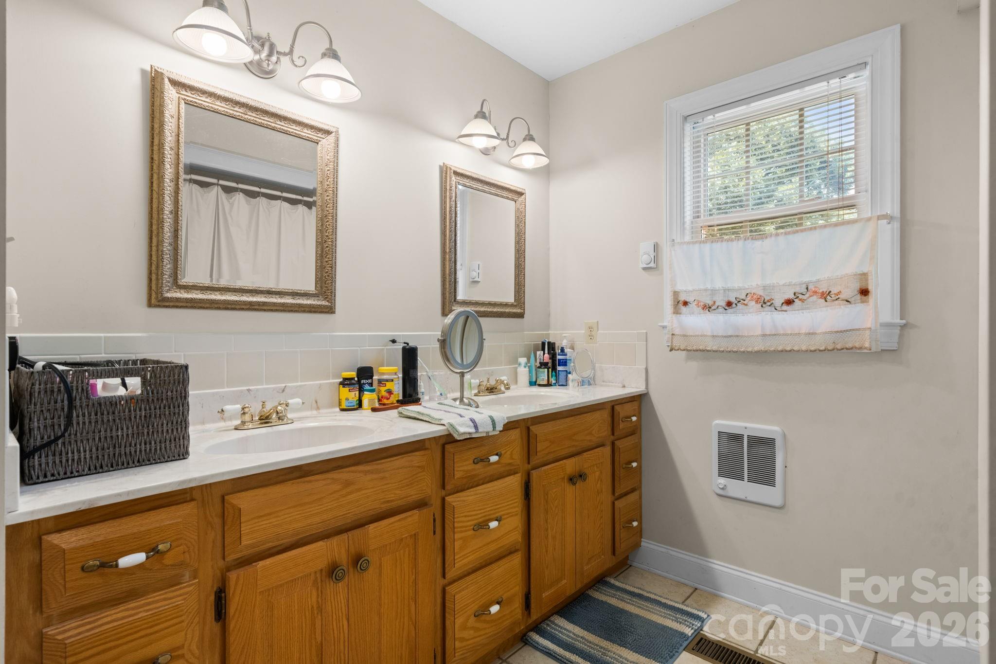 2097 Hermit Trail — Newton