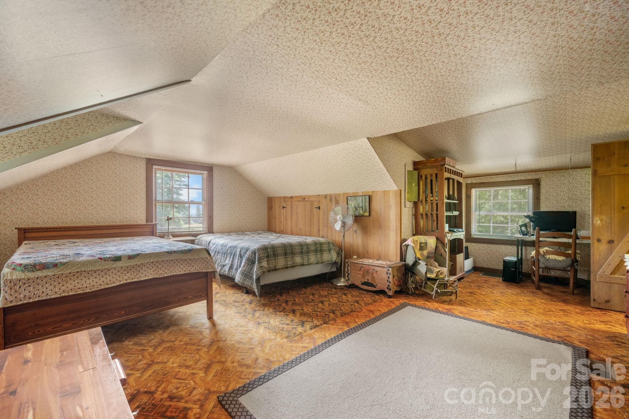 2097 Hermit Trail — Newton