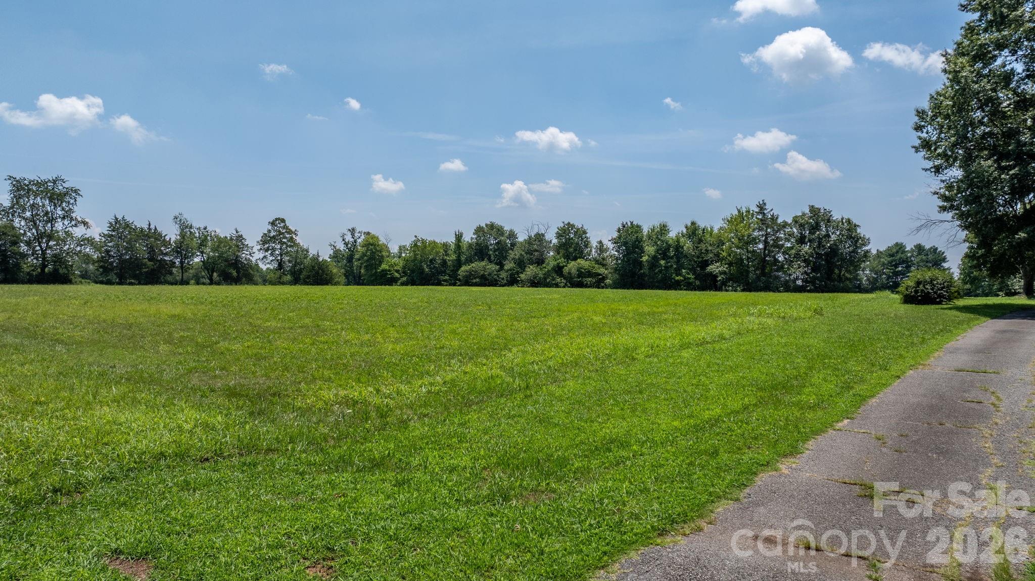 2097 Hermit Trail — Newton
