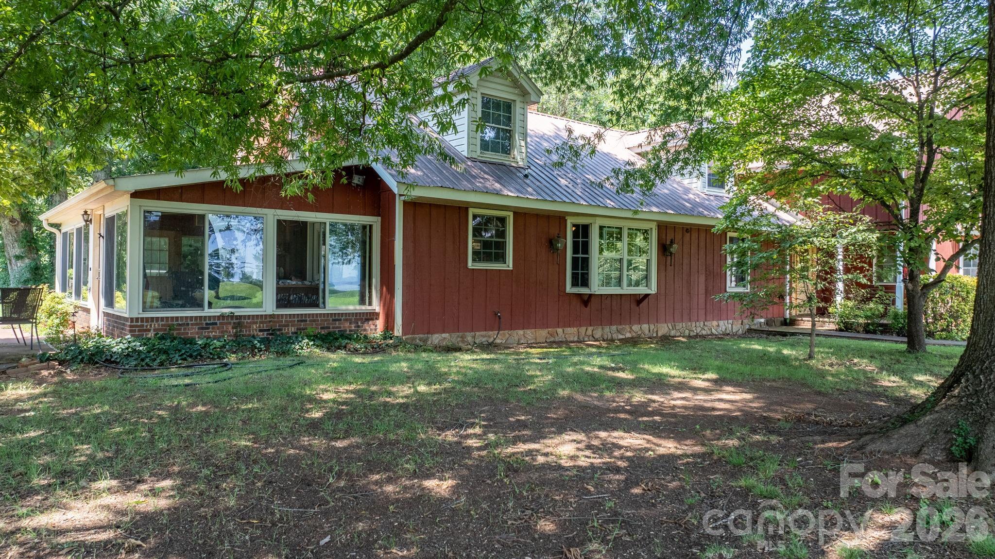 2097 Hermit Trail — Newton