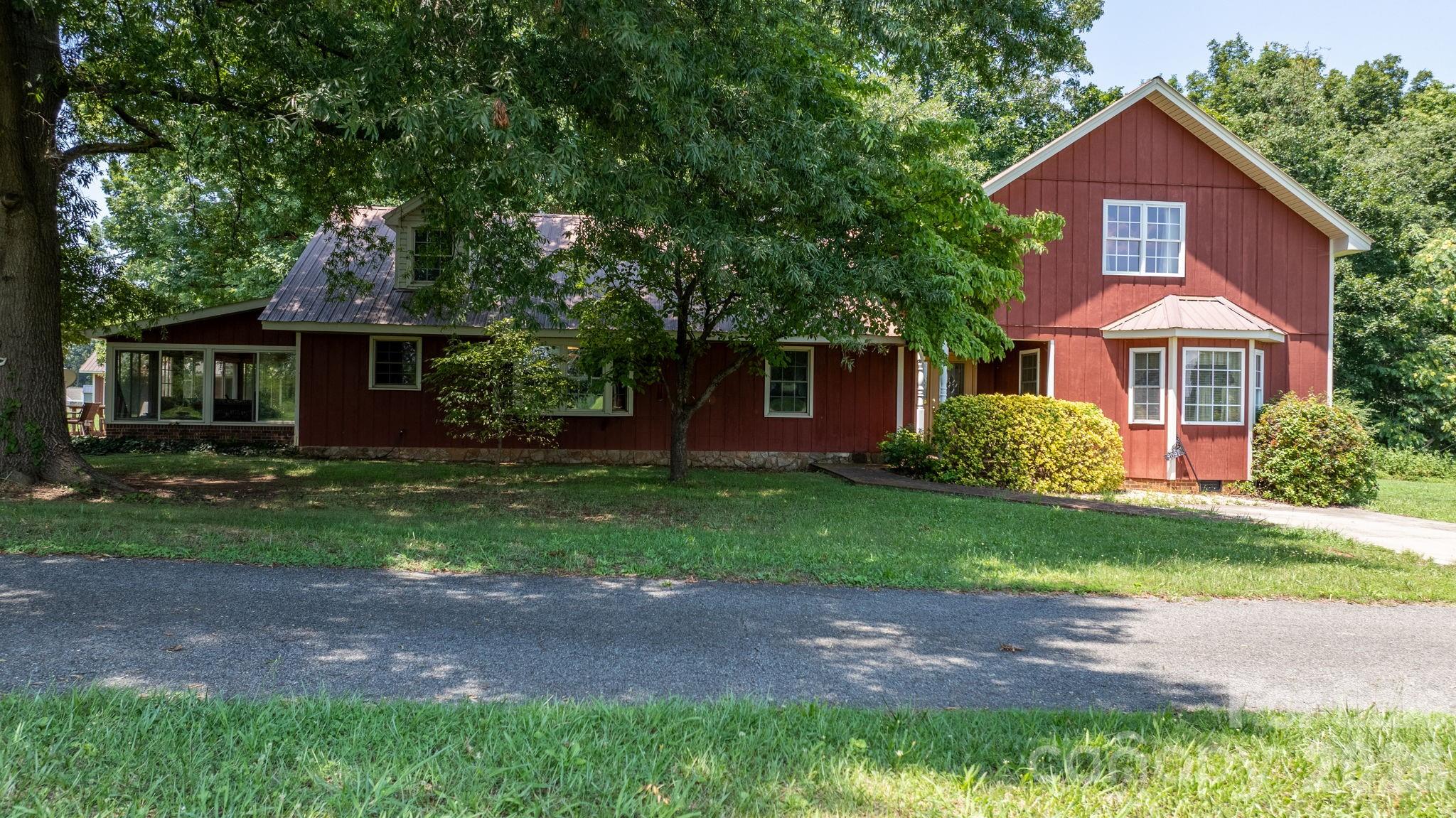 2097 Hermit Trail — Newton
