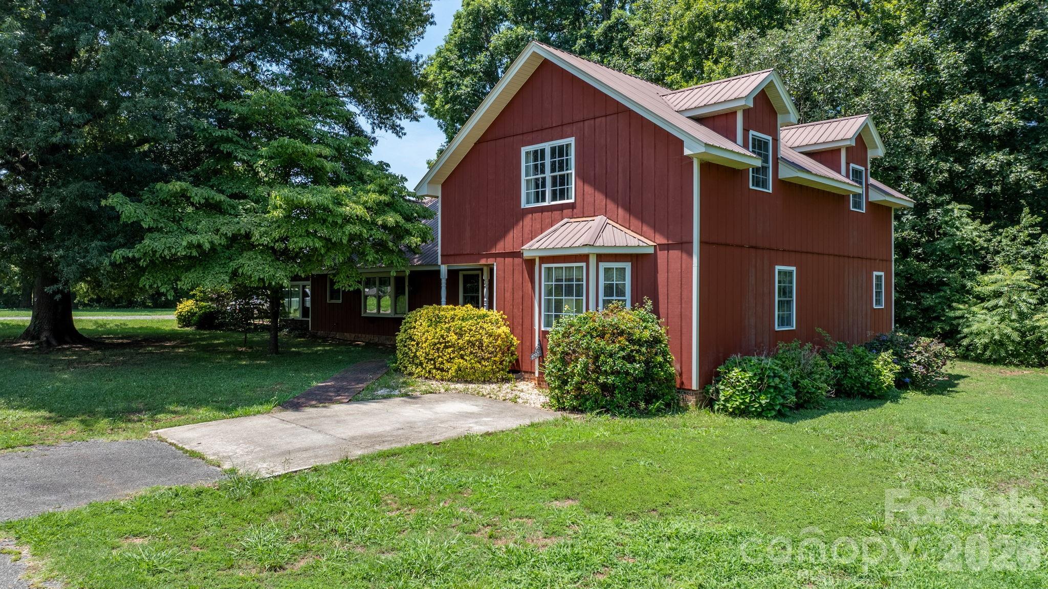 2097 Hermit Trail — Newton