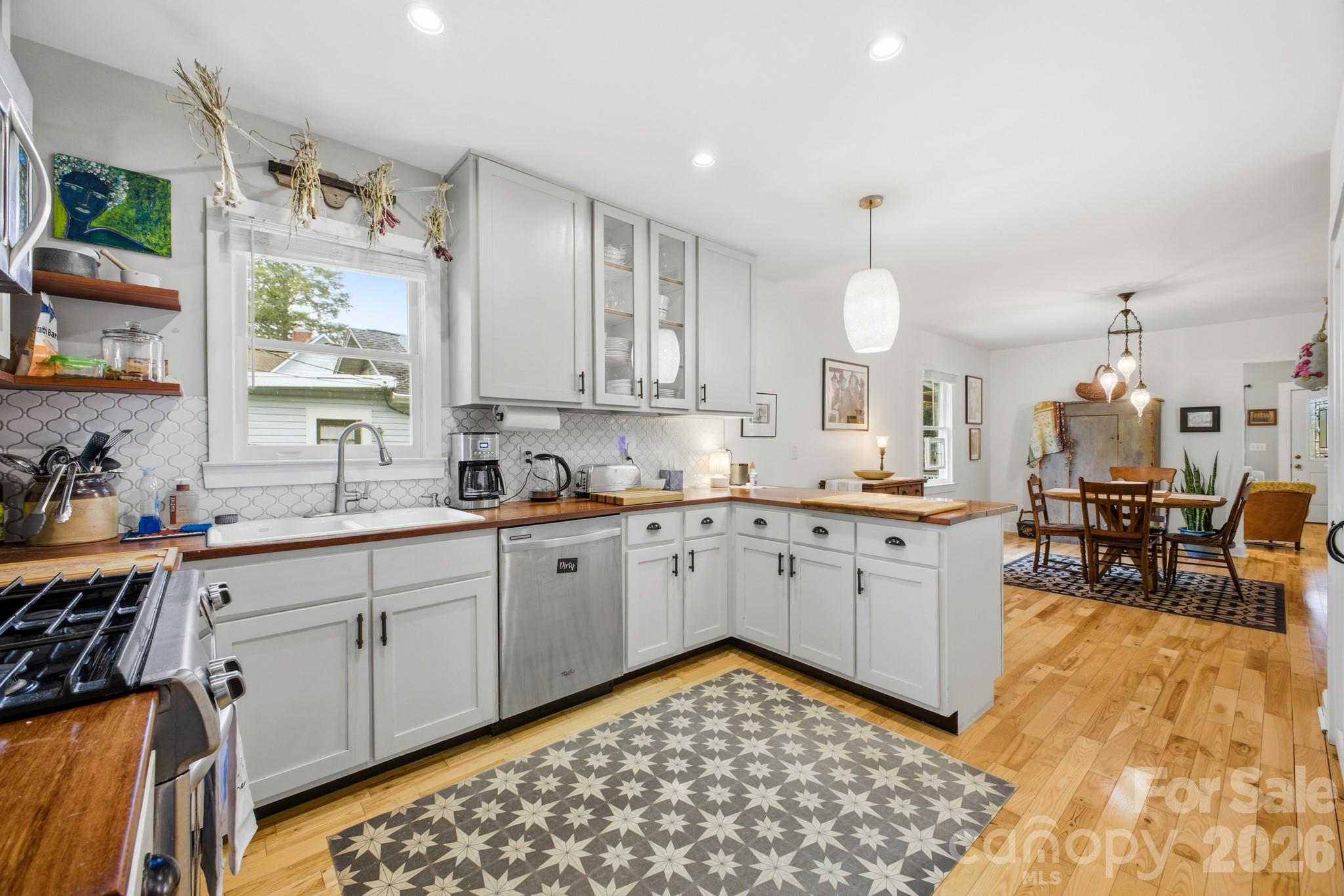 1207 Willow Road — Hendersonville