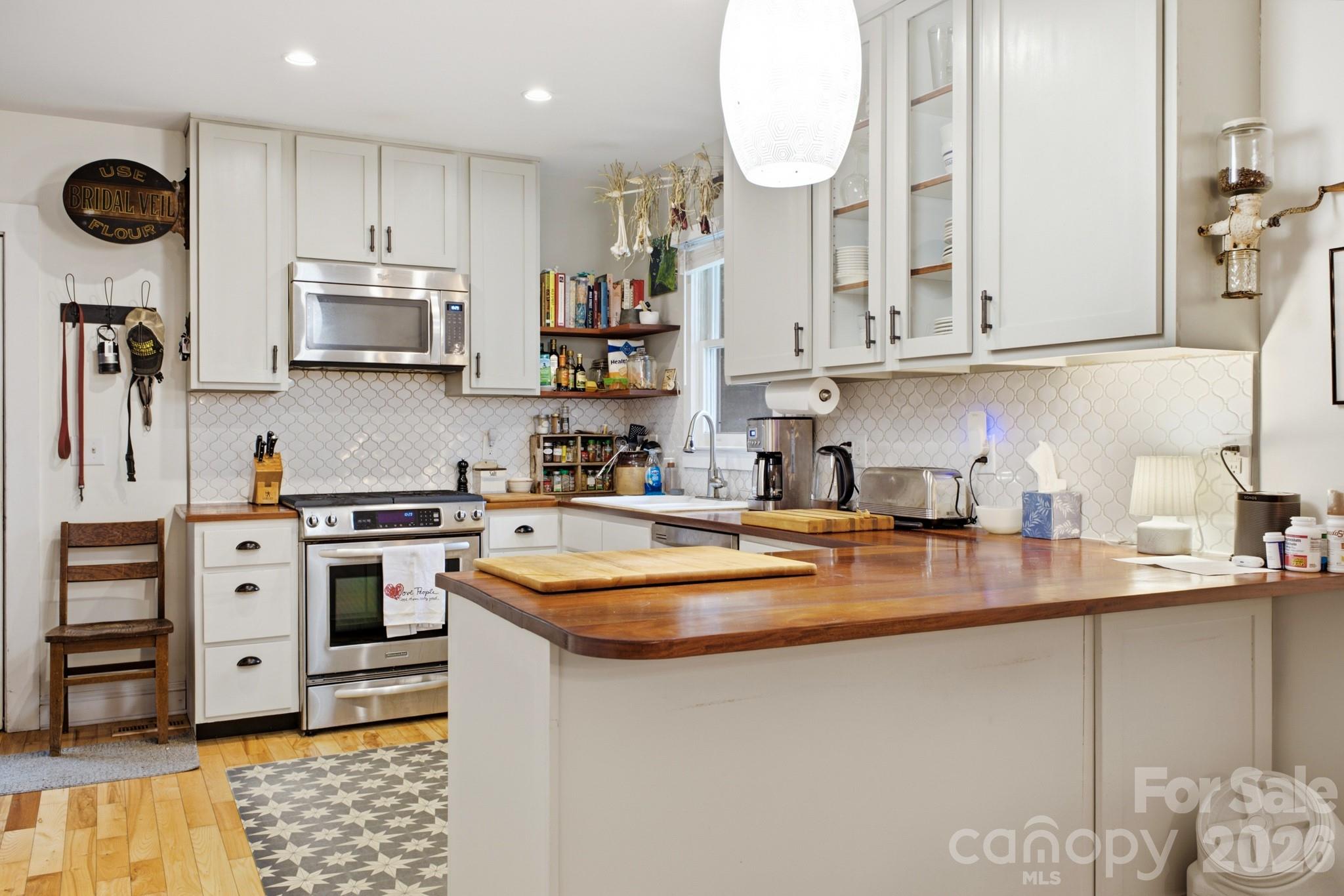 1207 Willow Road — Hendersonville