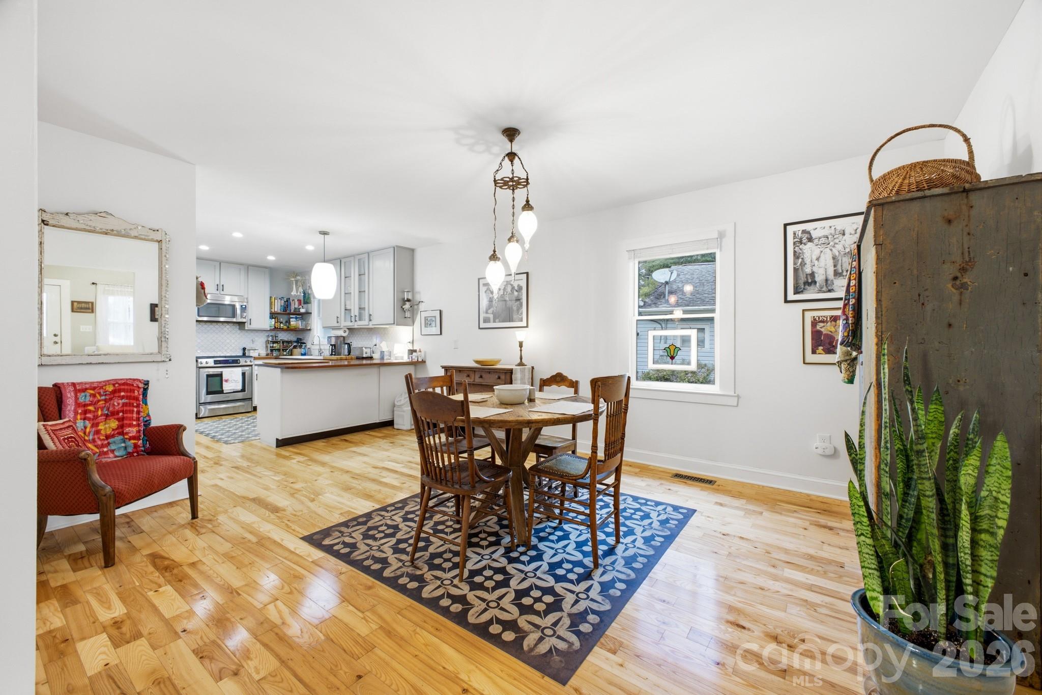 1207 Willow Road — Hendersonville