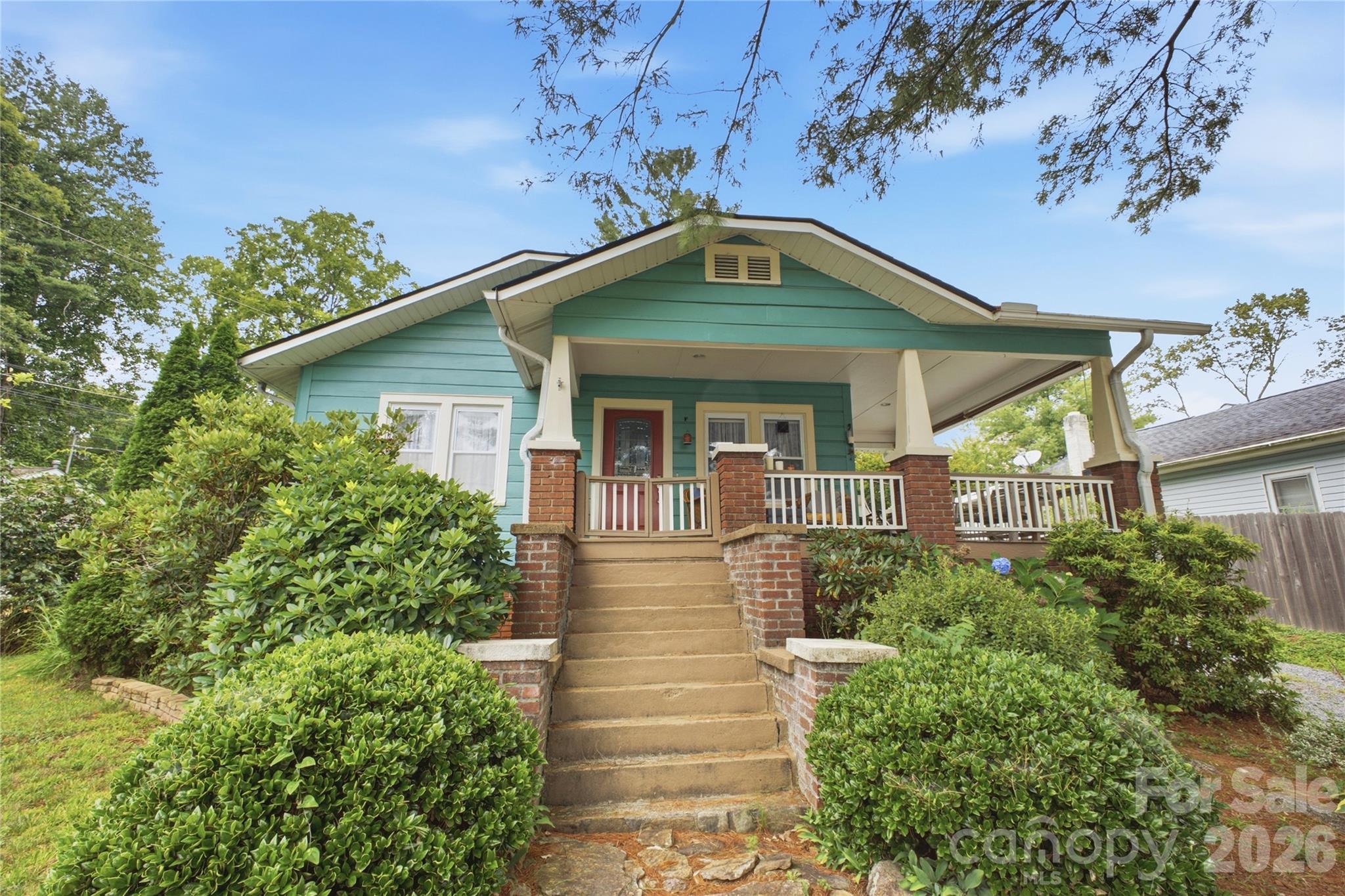 1207 Willow Road — Hendersonville