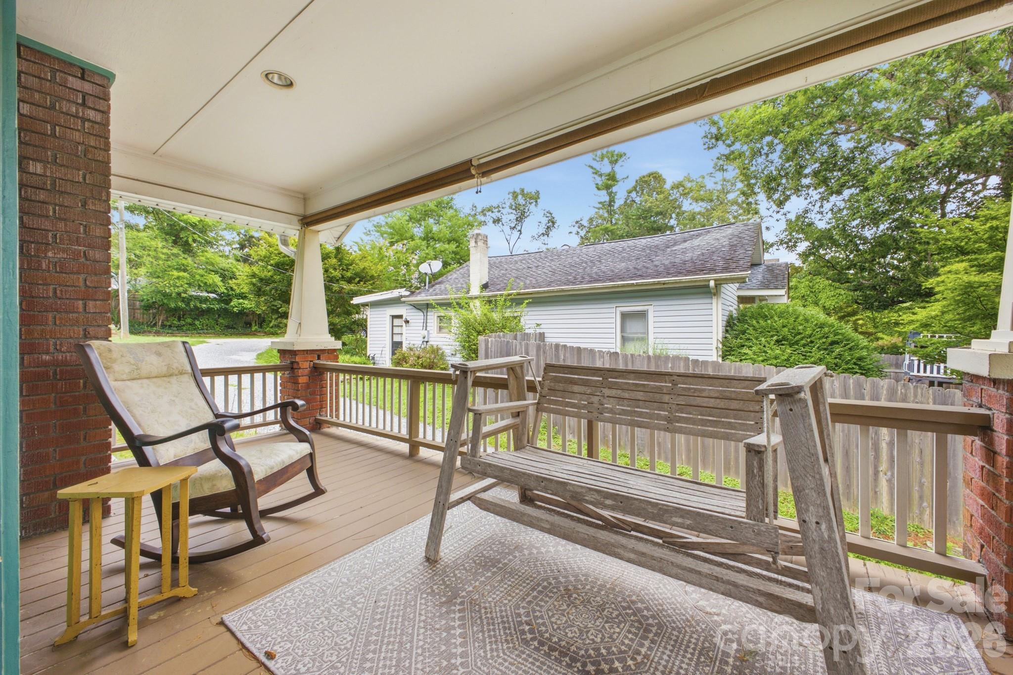 1207 Willow Road — Hendersonville