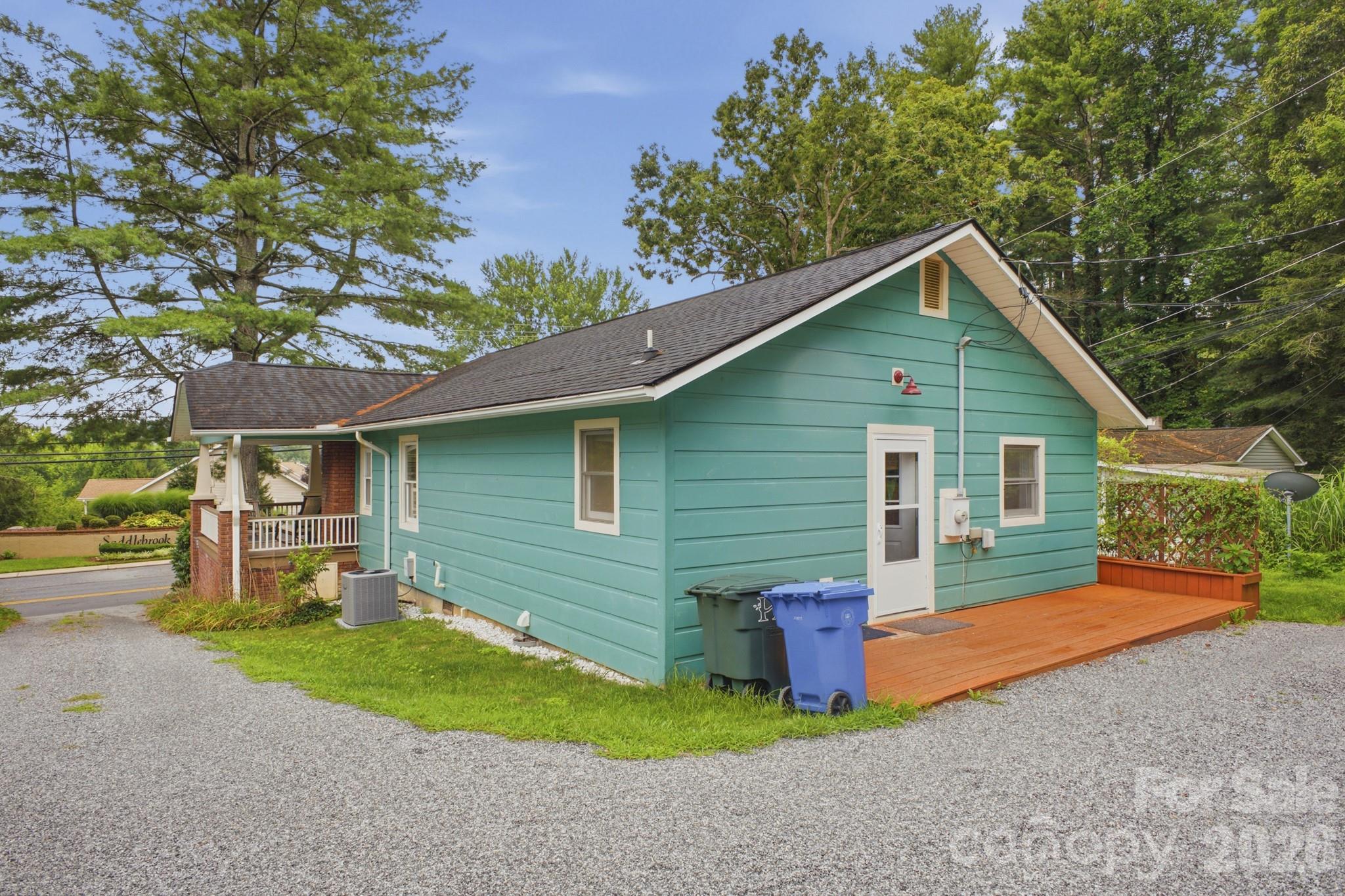 1207 Willow Road — Hendersonville