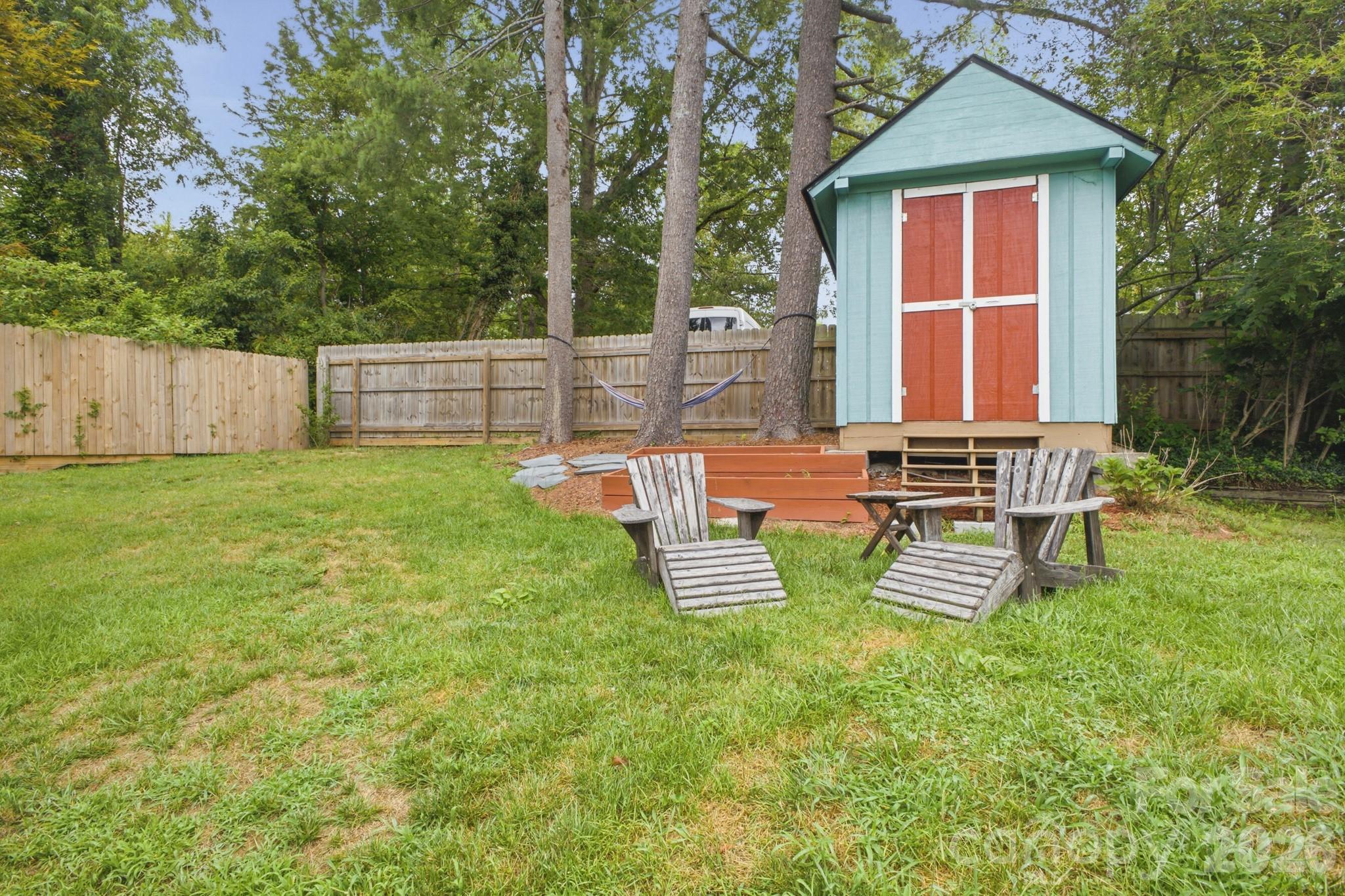 1207 Willow Road — Hendersonville