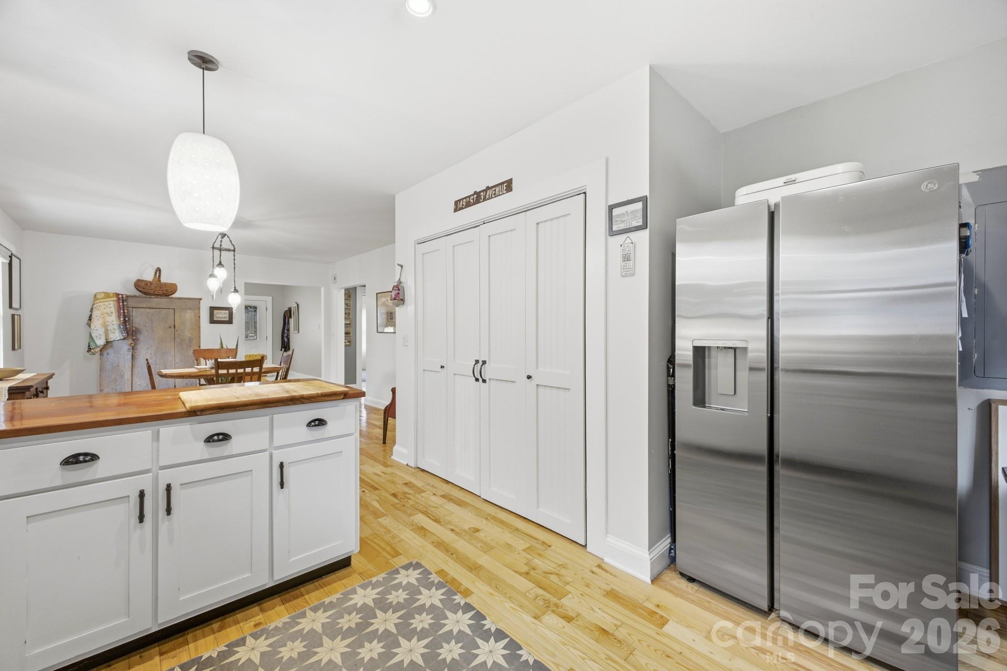 1207 Willow Road — Hendersonville